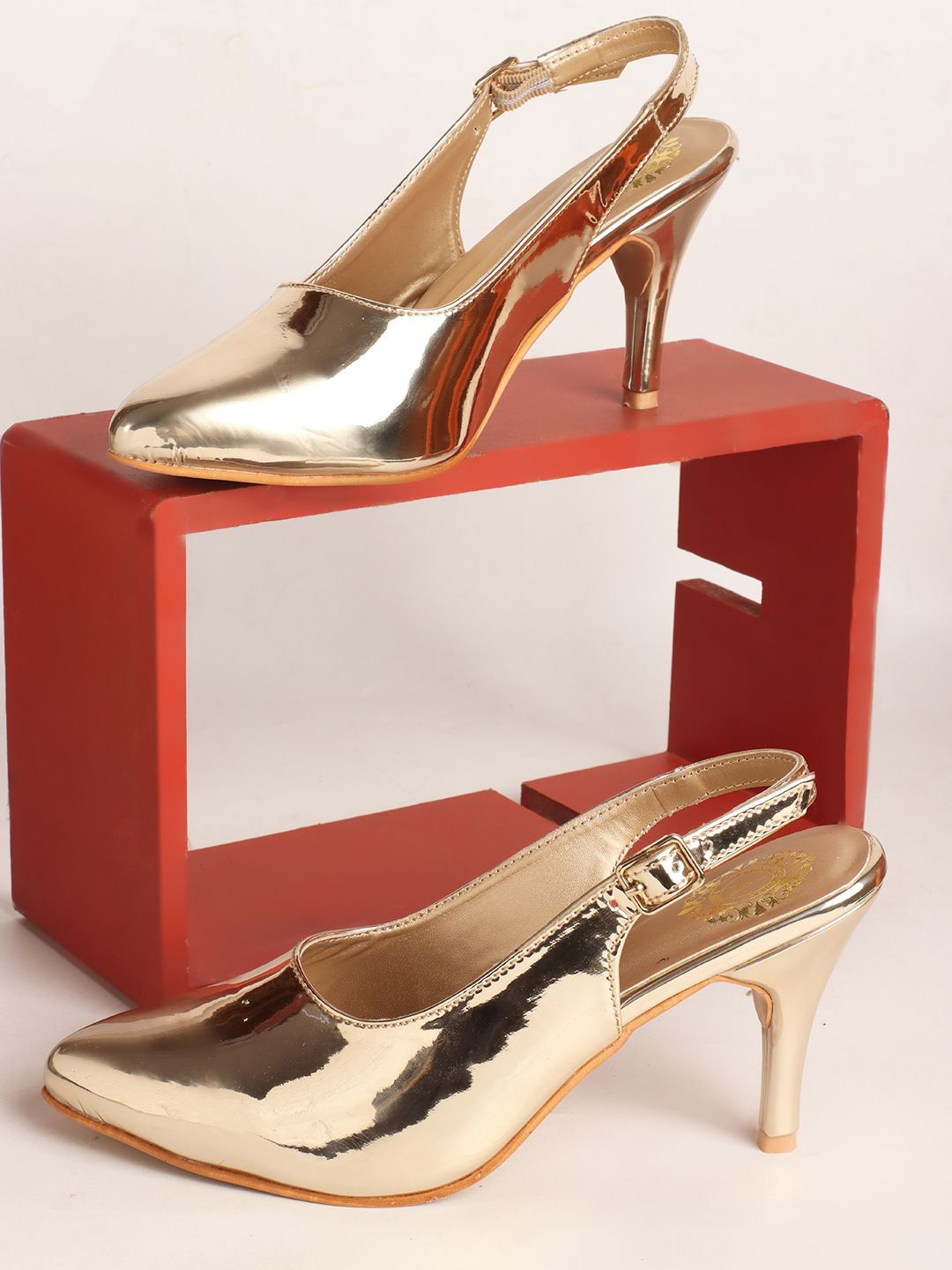 

Kliev Paris Kitten Pumps with Buckles, Gold