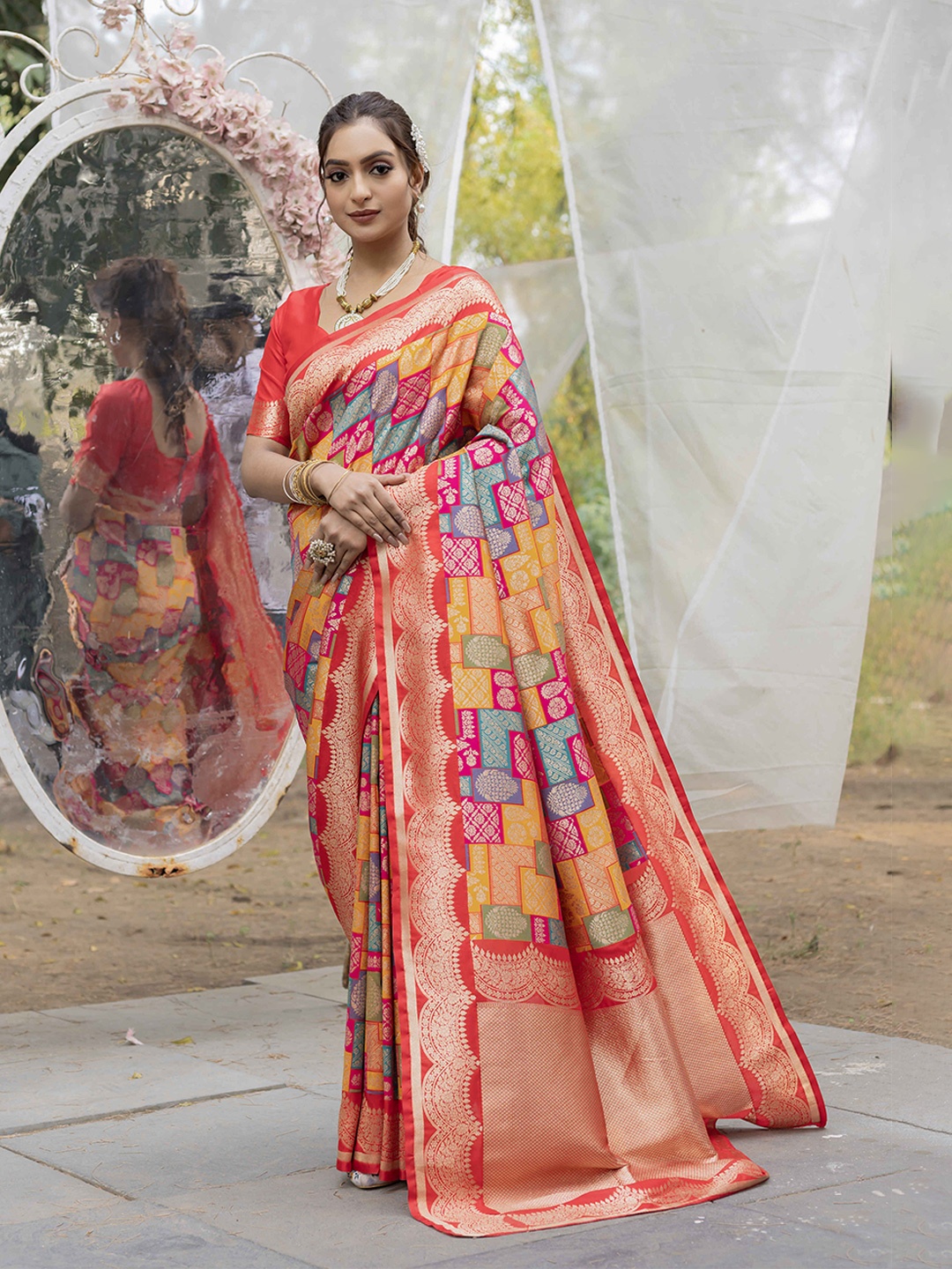 

DEVATITHI Red Banarasi Saree