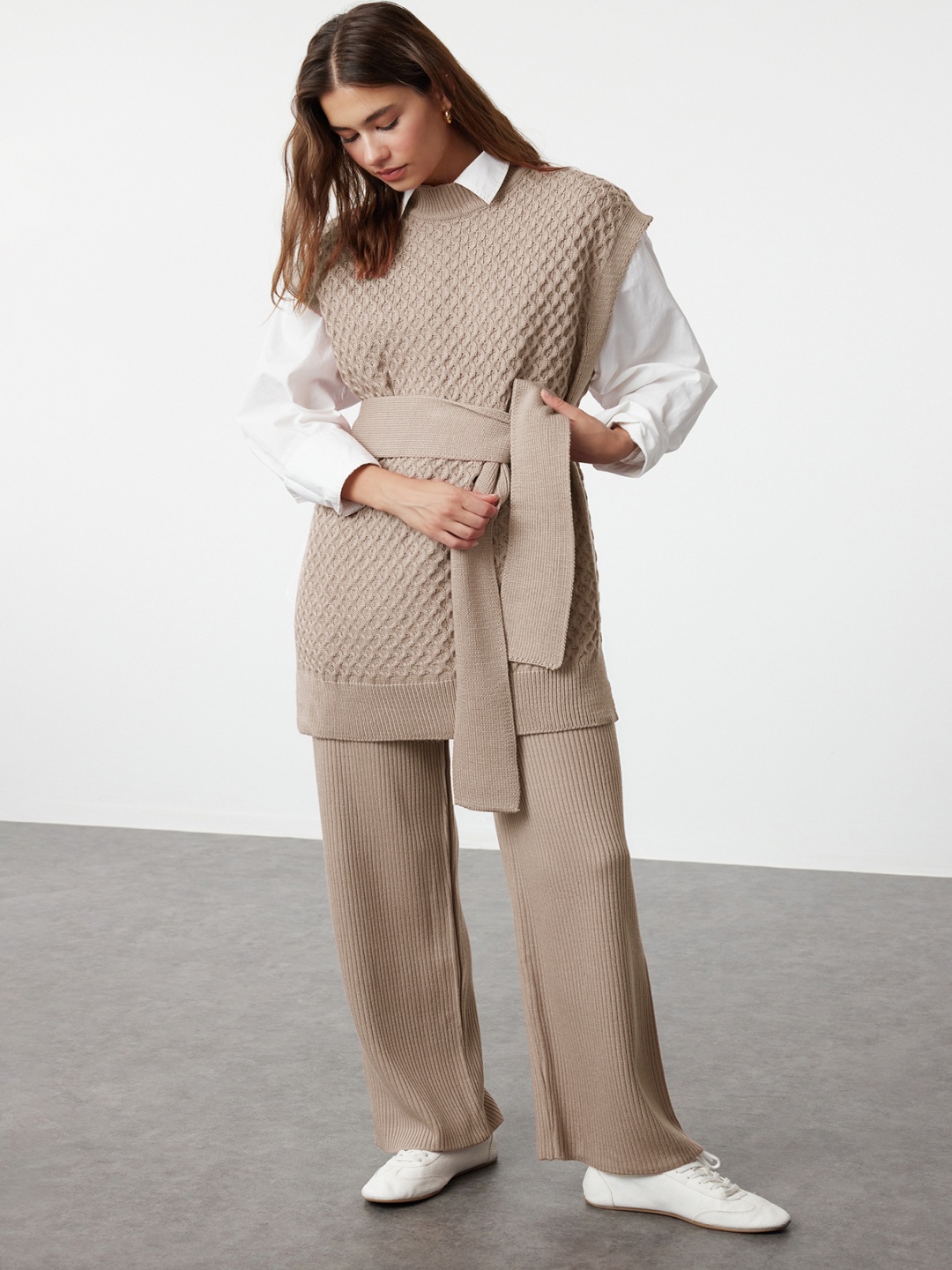 

Trendyol Textured Sleeveless Acrylic Top With Trousers, Beige