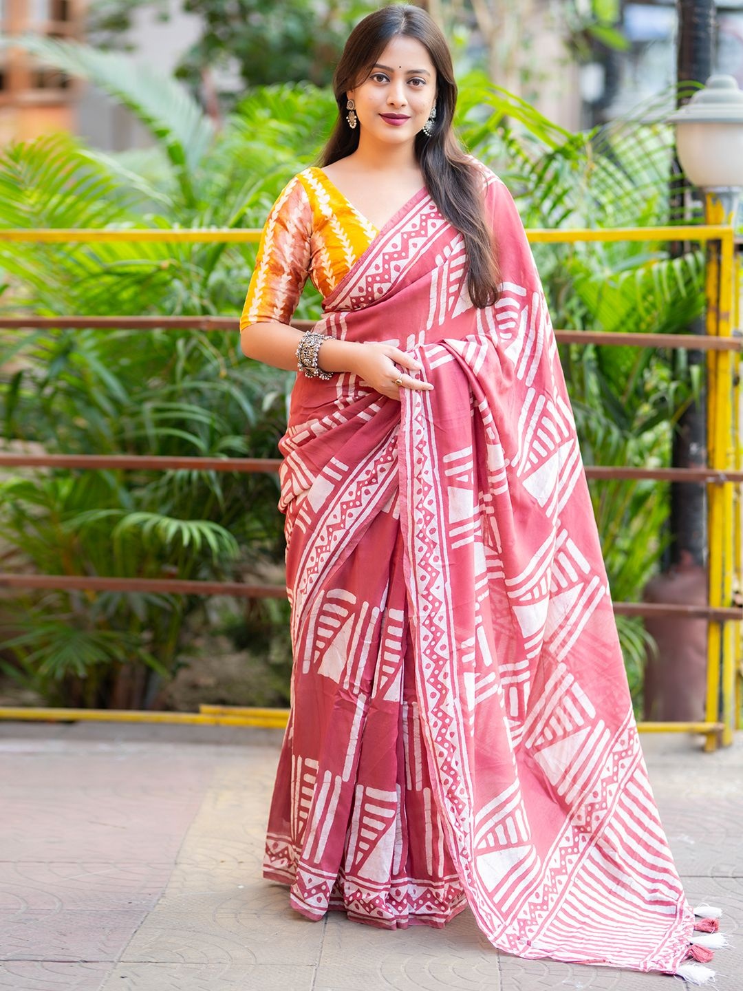 

DIVASTRI Batik Chanderi Saree, Pink