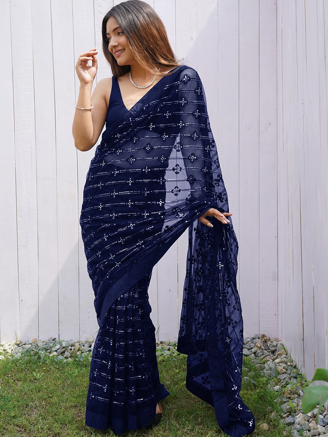 

DIVASTRI Embellished Sequinned Net Saree, Navy blue