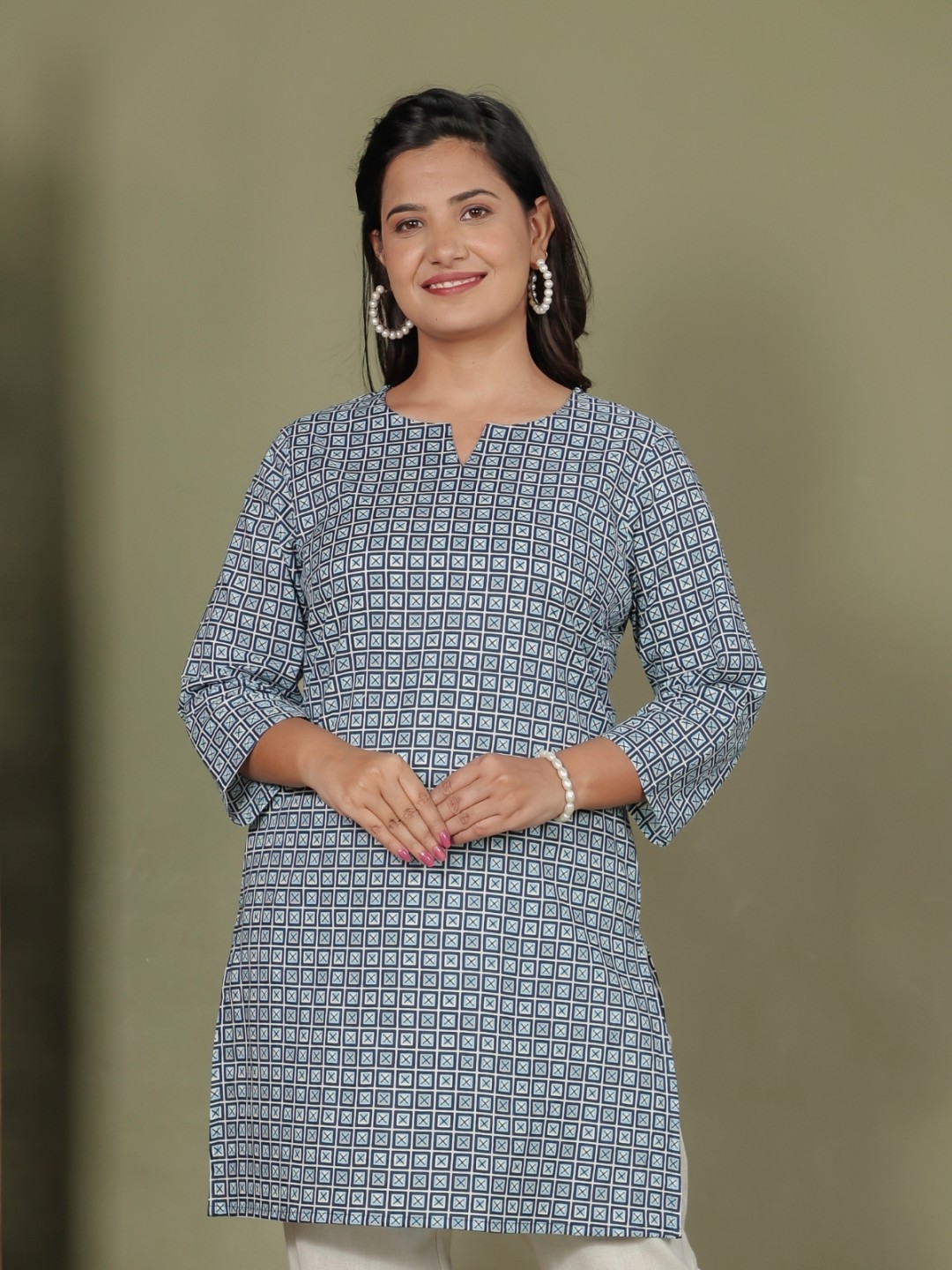 

Aramya Geometric Printed Pure Cotton Straight Kurti, Blue
