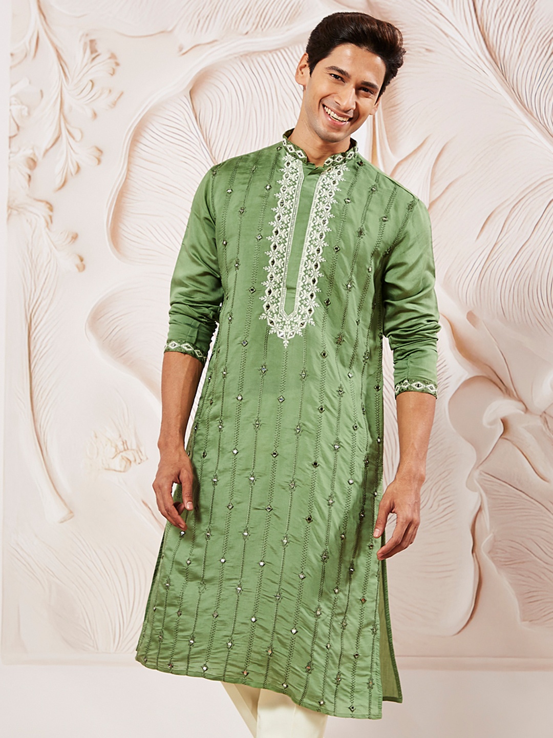 

VASTRAMAY Floral Embroidered Silk Sequinned Mandarin Collar Straight Kurta, Green