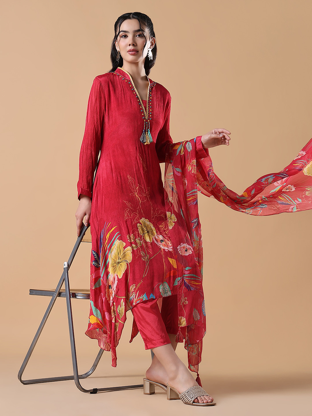 

SHOWOFF Women Floral Printed Regular Beads and Stones Kurta with Trousers & With Dupatta, Pink