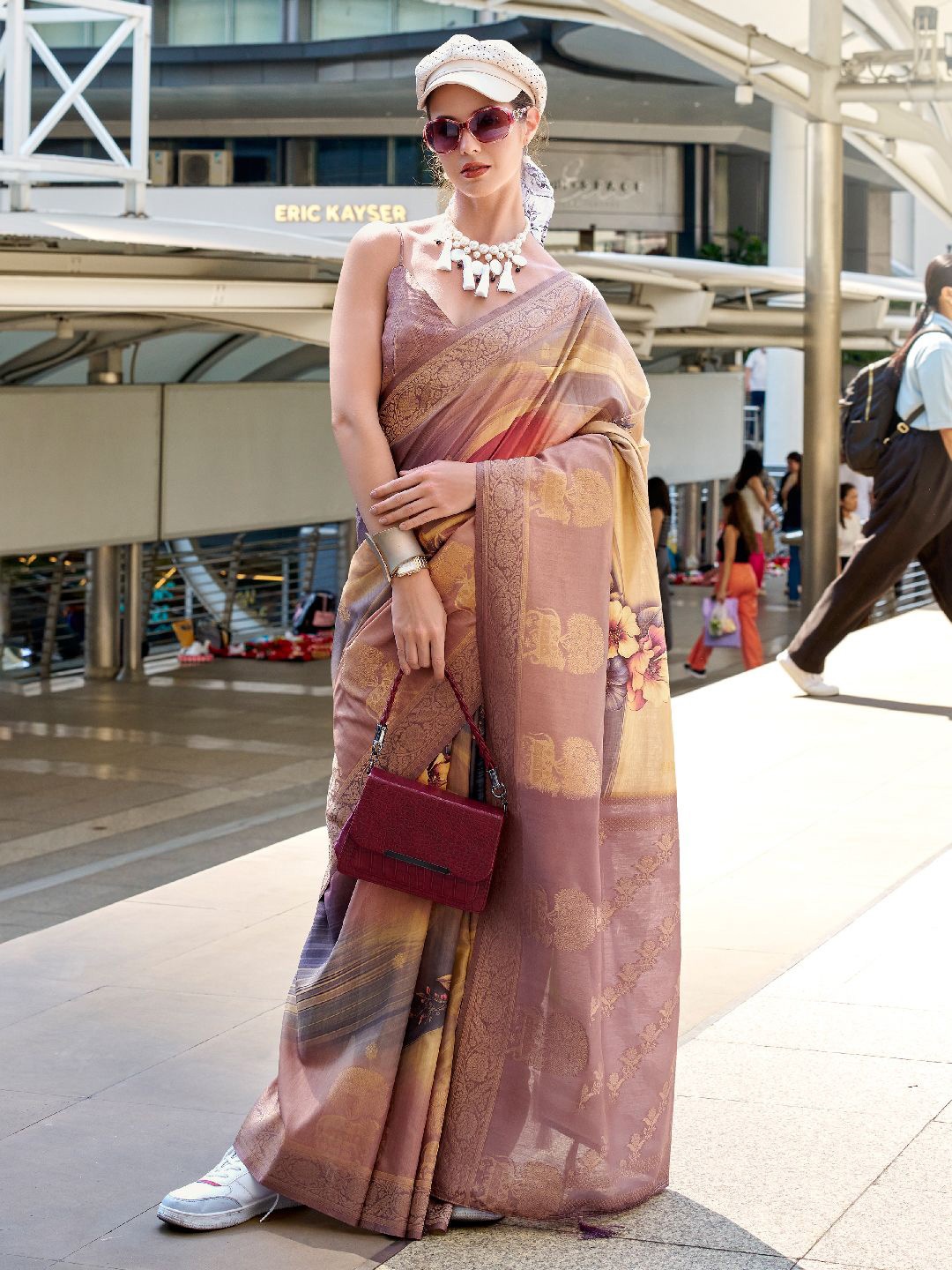 

DIVASTRI Floral Zari Silk Blend Saree, Beige