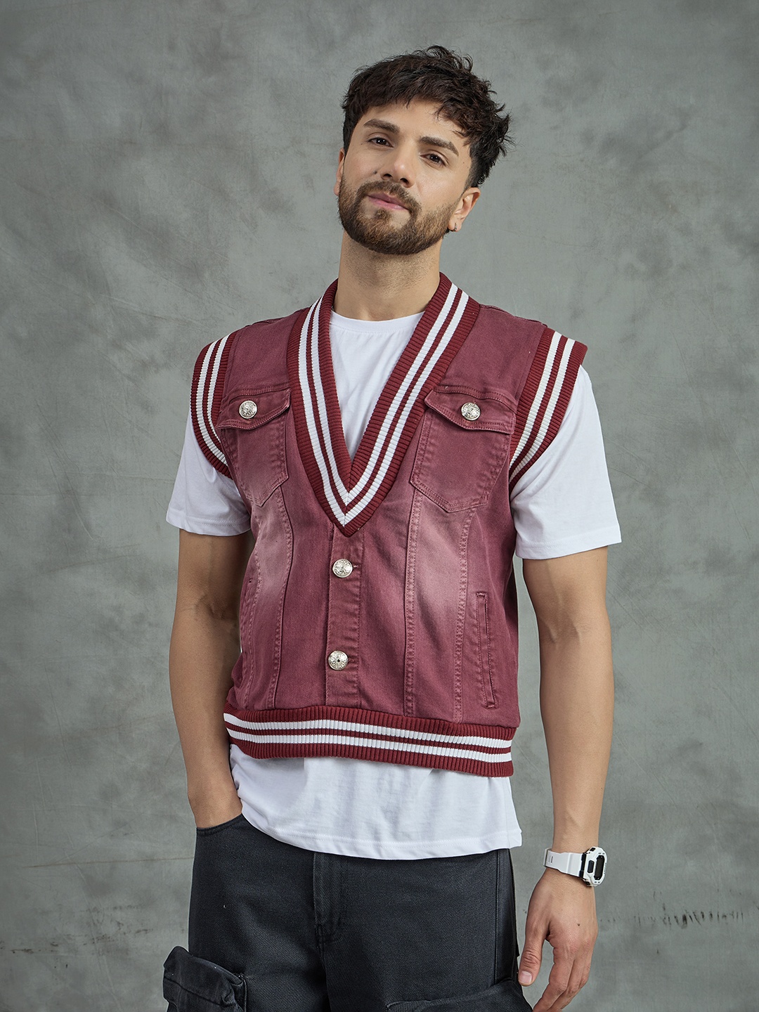 

FUGAZEE Men Washed Denim Jacket, Maroon