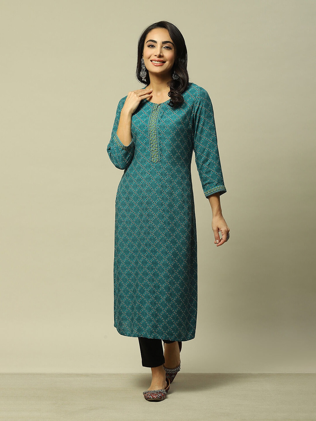 

Rangriti Floral Printed Round Neck Straight Kurta, Blue