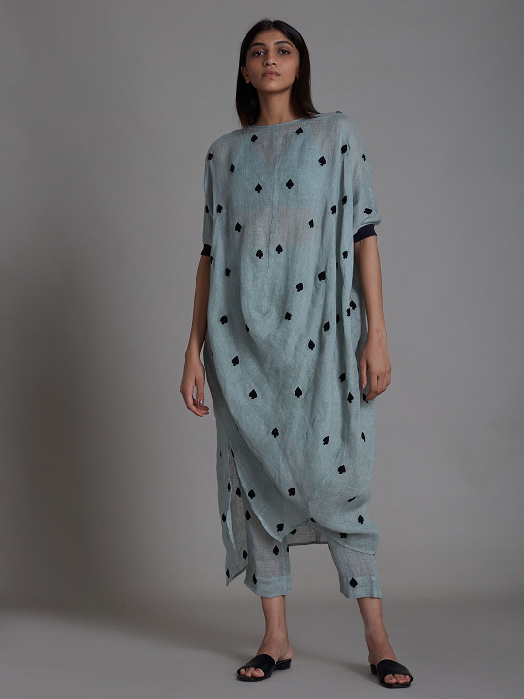 

MATI Geometric Printed Round Neck Linen Kurta with Trousers, Blue