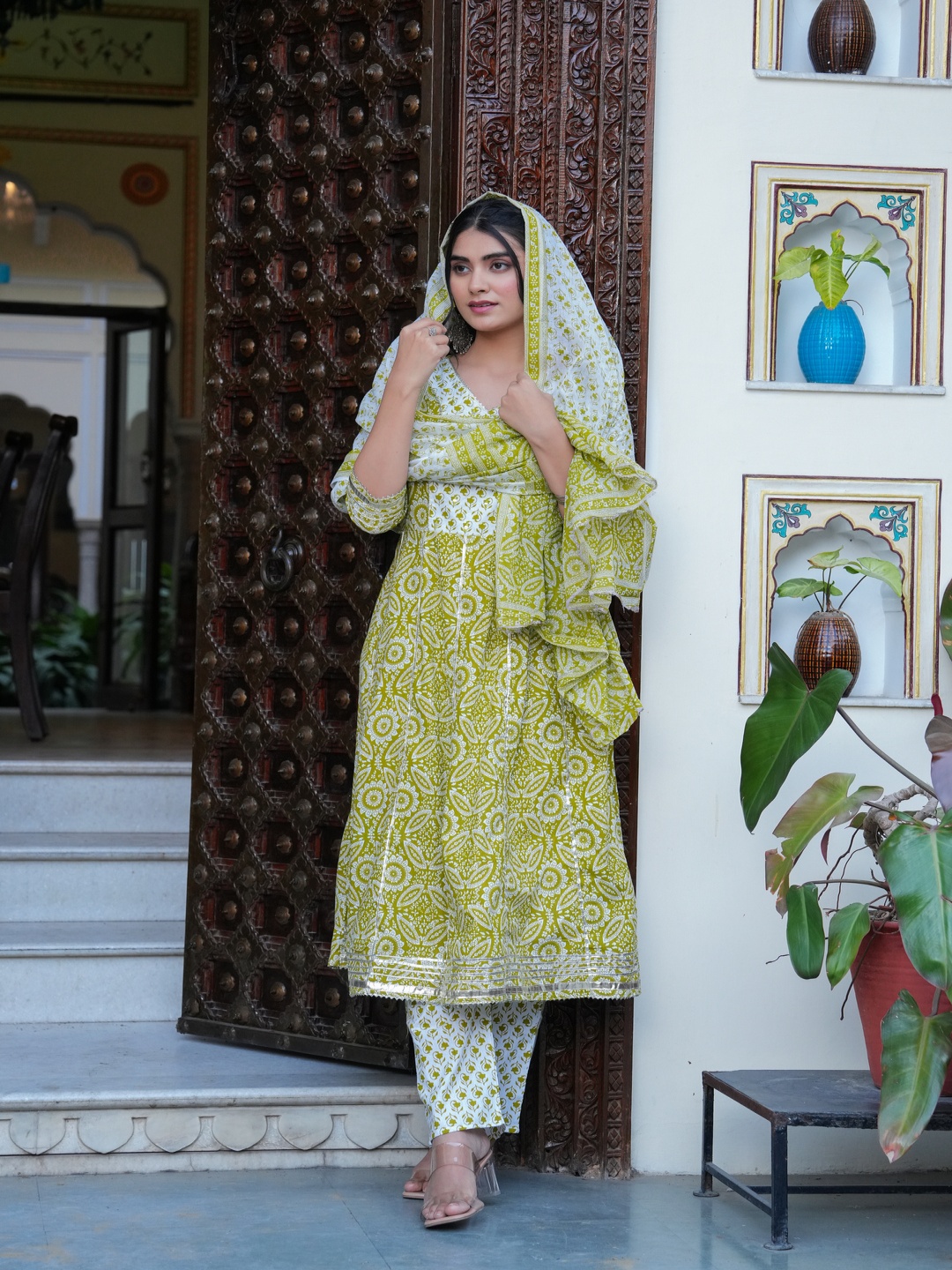 

SINGNI Women Floral Printed Regular Gotta Patti Pure Cotton Kurta with Trousers & With Dupatta, Olive