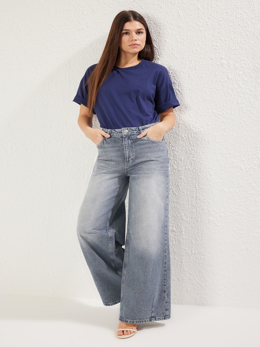 

Trendyol Women Low Distress Heavy Fade Jeans, Na
