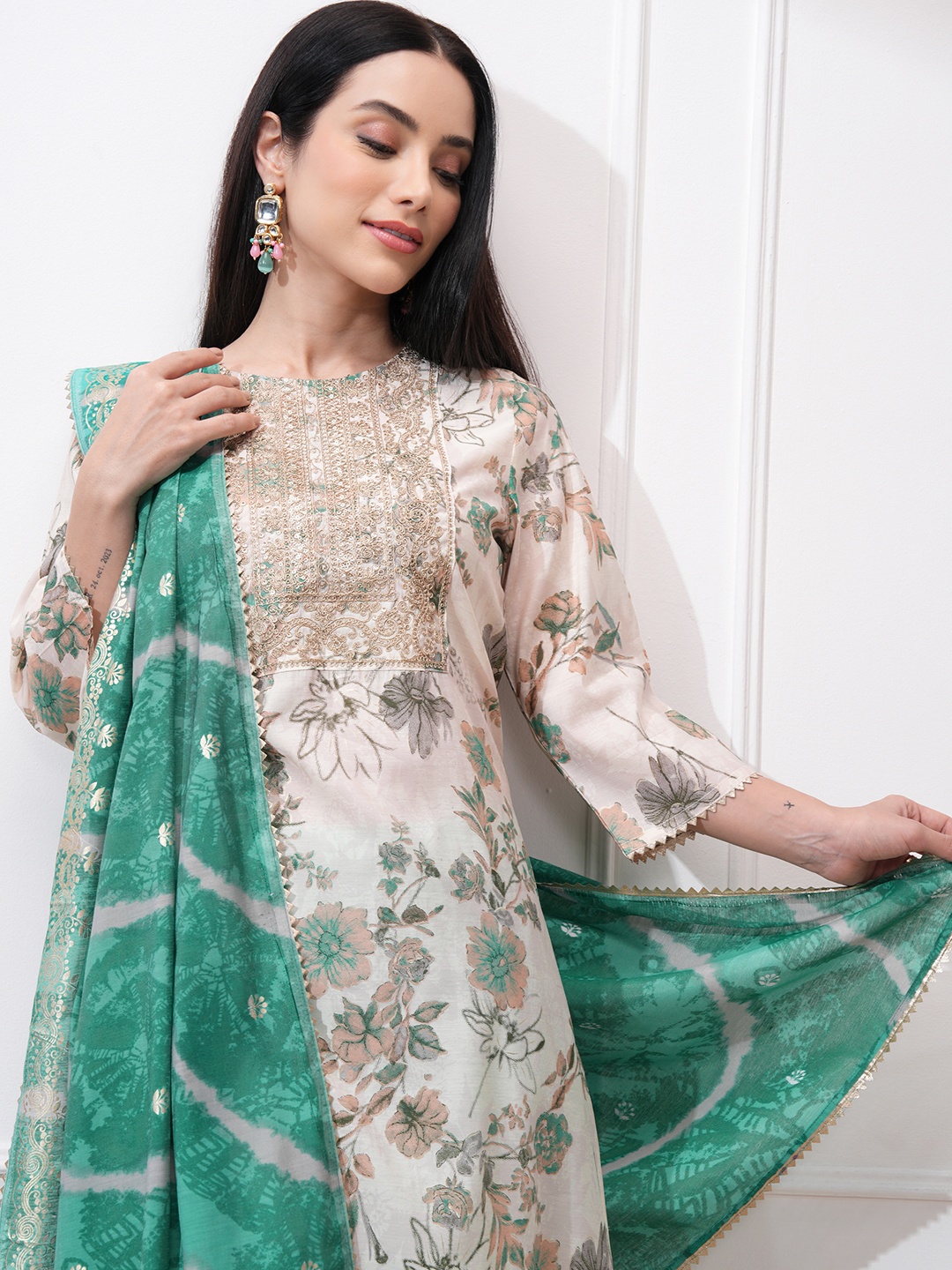 

Vishudh Women Floral Embroidered Regular Kurta with Trousers & With Dupatta, White