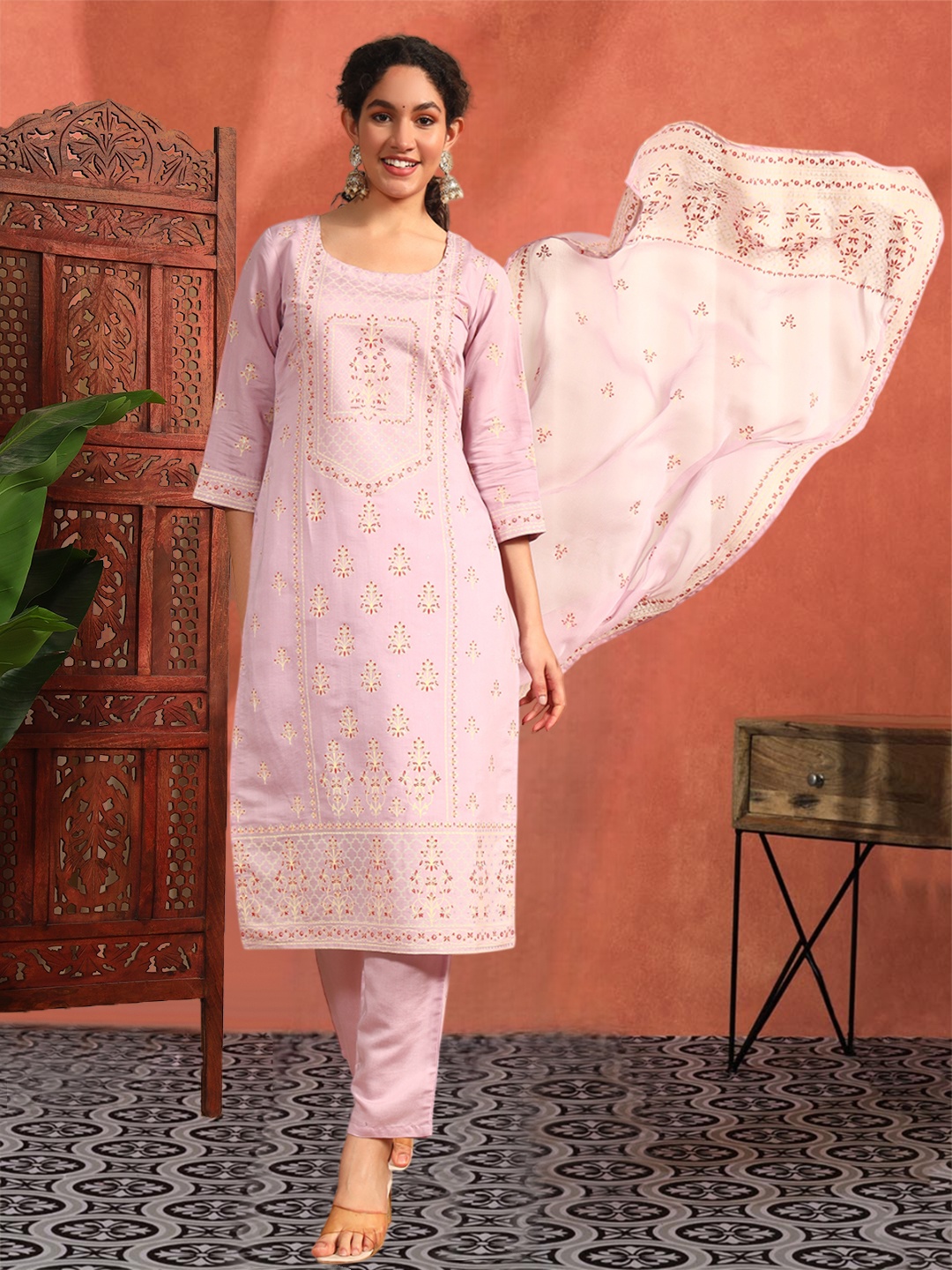 

Sangria Printed Kurta Trouser With Dupatta, Pink