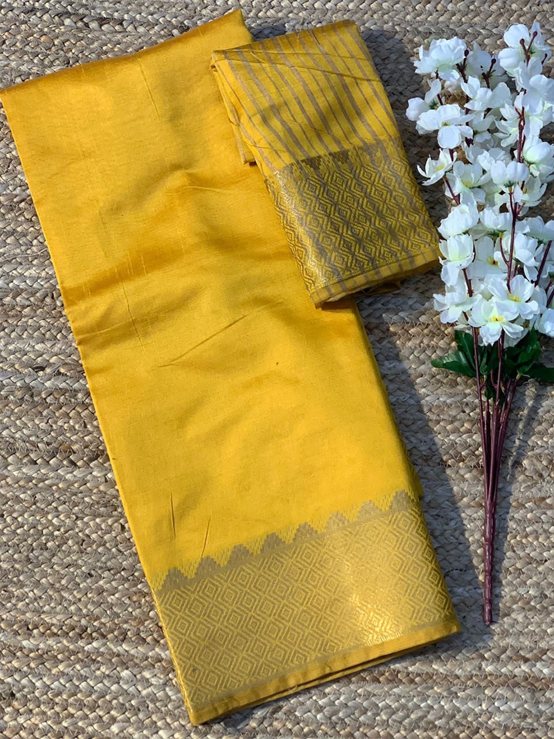 

Afierosi Zari Silk Cotton Narayan Peth Saree, Yellow
