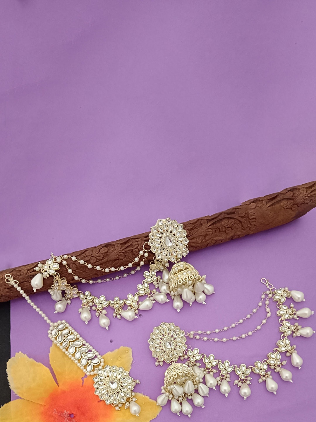

EVY Gold-Plated Kundan Studded And Pearls Beaded Jhumkas With Maang Tikka