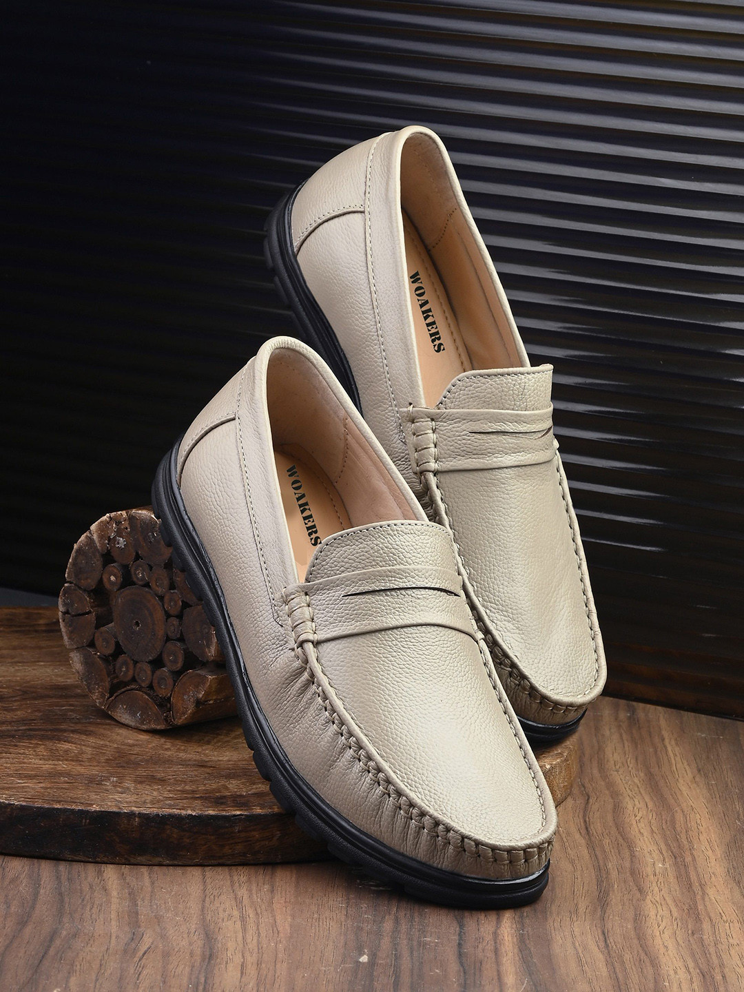 

Woakers Men Colourblocked Leather Loafers, Cream