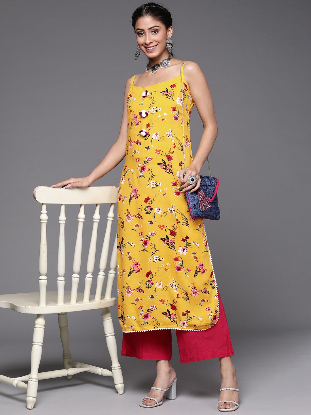 

KSUT Floral Printed Gotta Patti Straight Kurta, Yellow