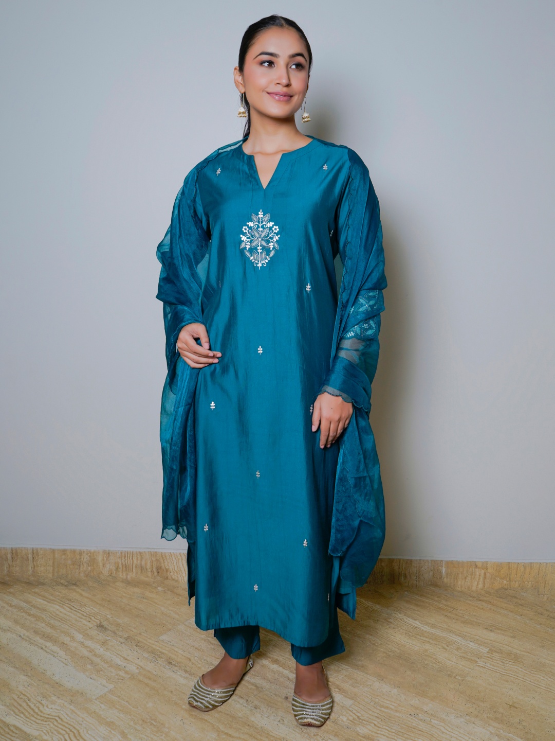 

Sindh Fashion Women Ethnic Motifs Embroidered Regular Kurta with Trousers & With Dupatta, Teal