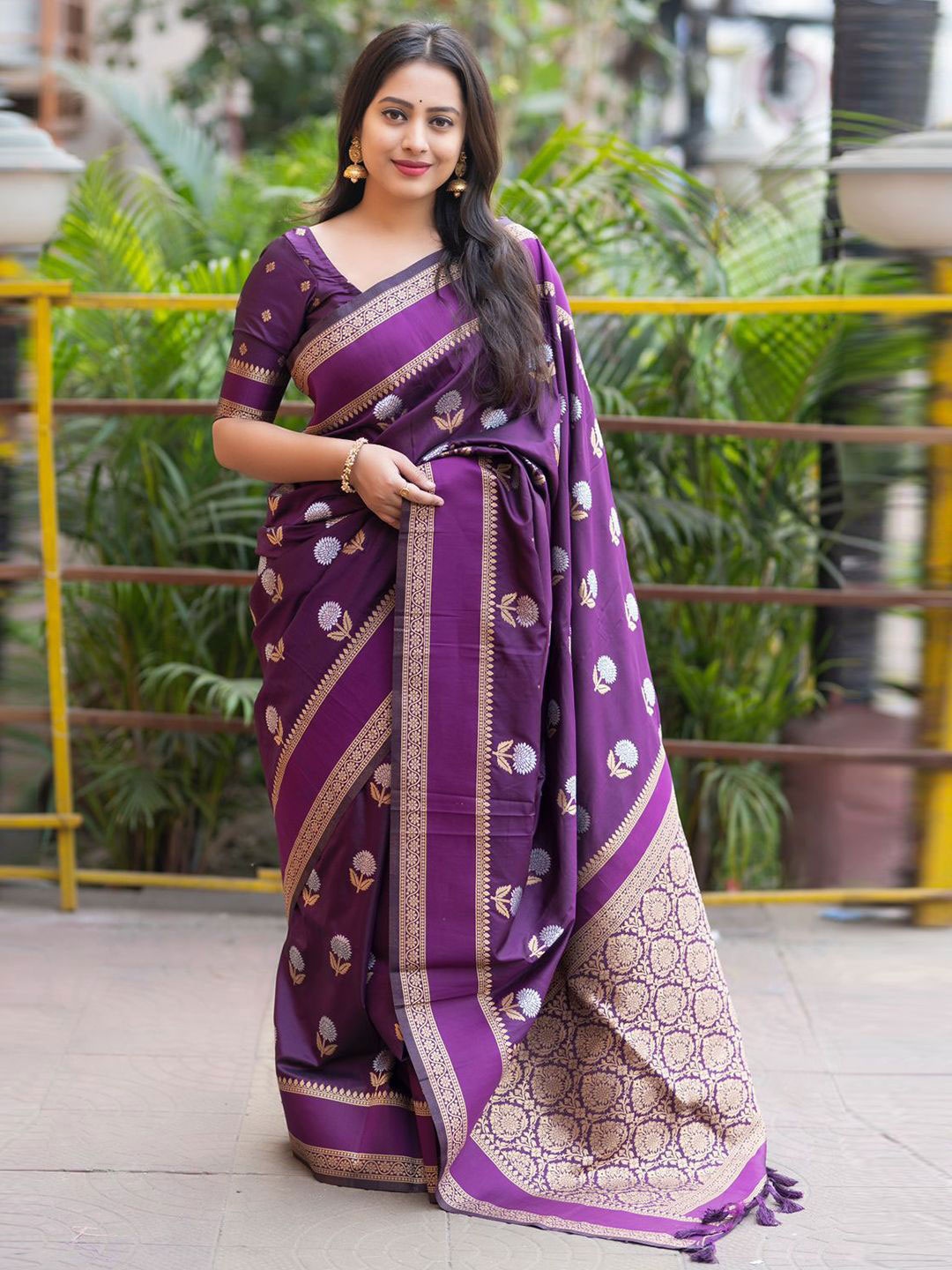 

DIVASTRI Woven Design Zari Silk Blend Saree, Purple