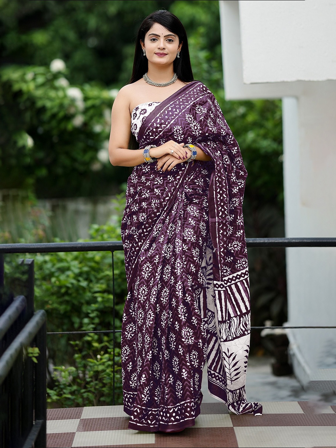 

HMP Fashion Batik Ikat Saree, Purple