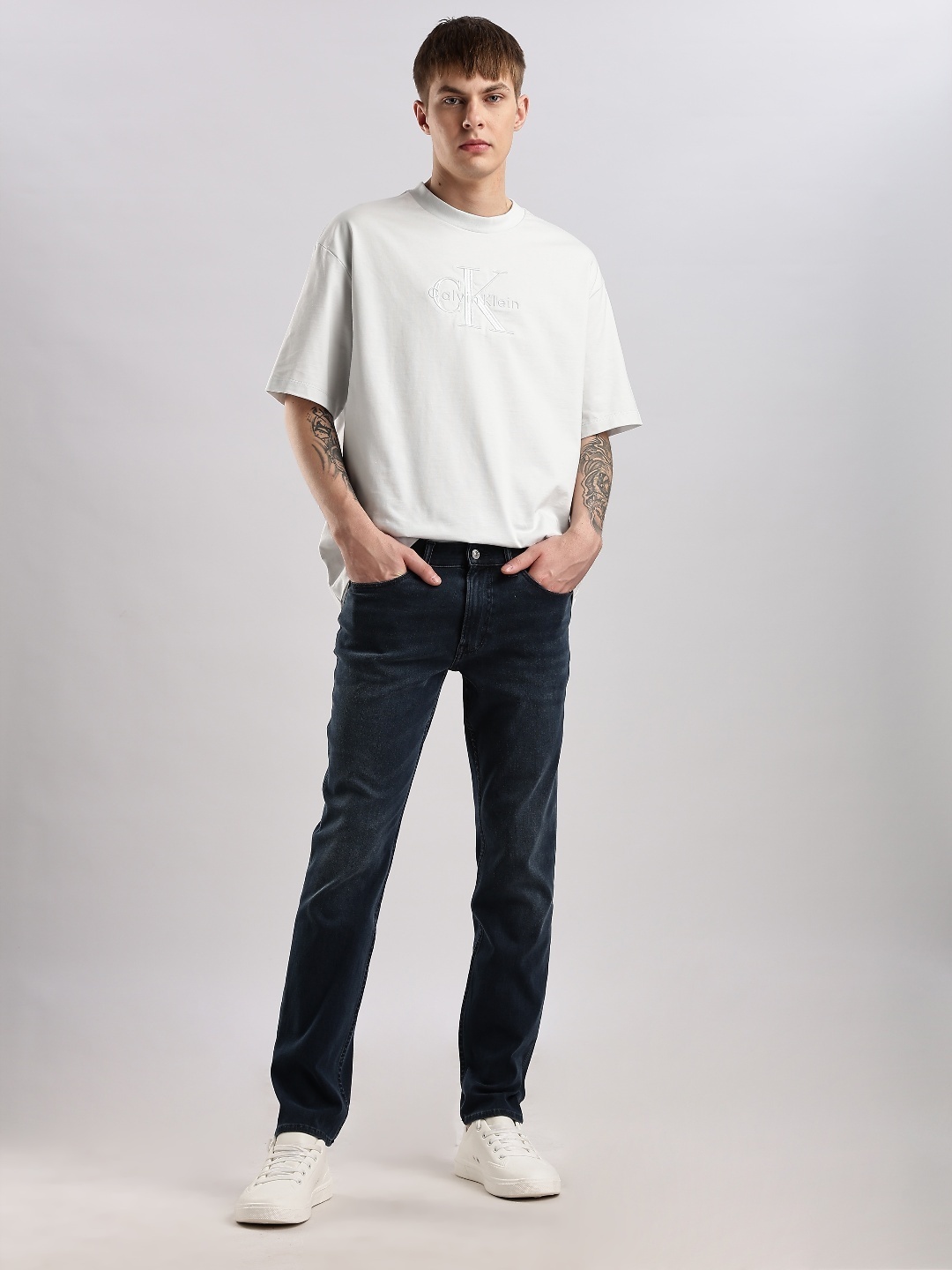 

Calvin Klein Jeans Men Urban Slim Slim Fit Light Fade Stretchable Jeans, Blue