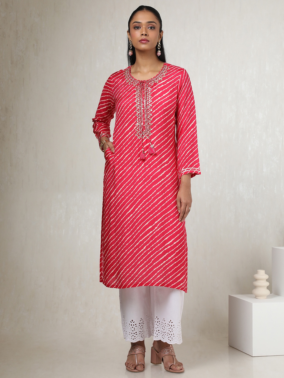 

Soch Floral Yoke Design Beads & Stones Tie-Up Neck Gotta Patti Straight Kurta, Fuchsia