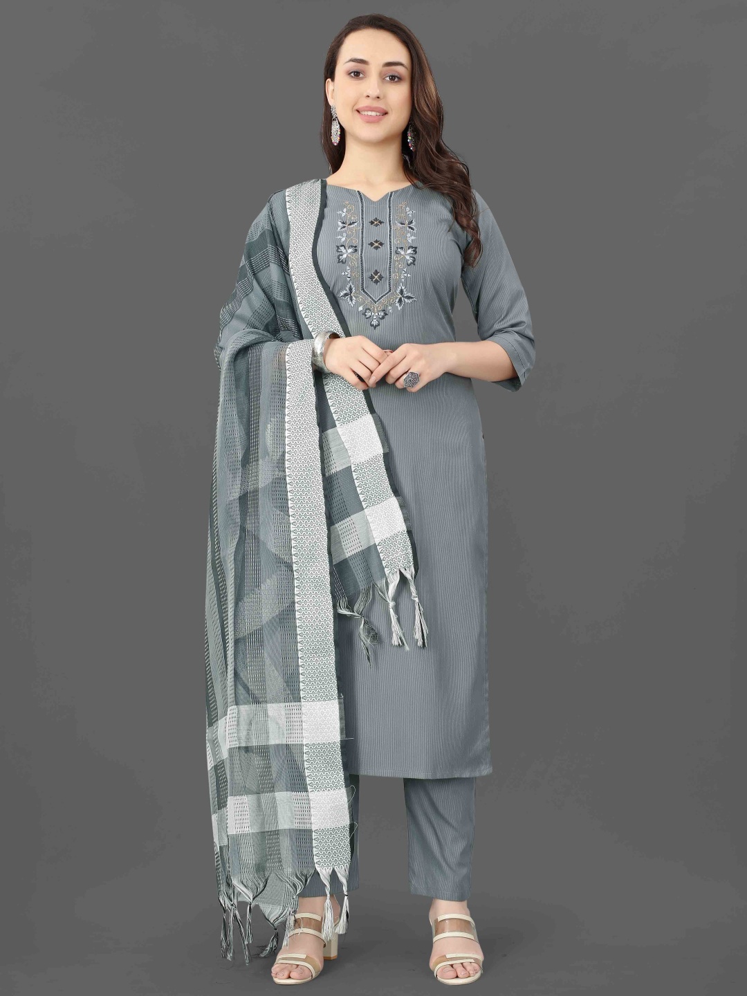 

Fashion FRICKS Women Ethnic Motifs Yoke Design Regular Thread Work Kurta with Palazzos & With Dupatta, Grey