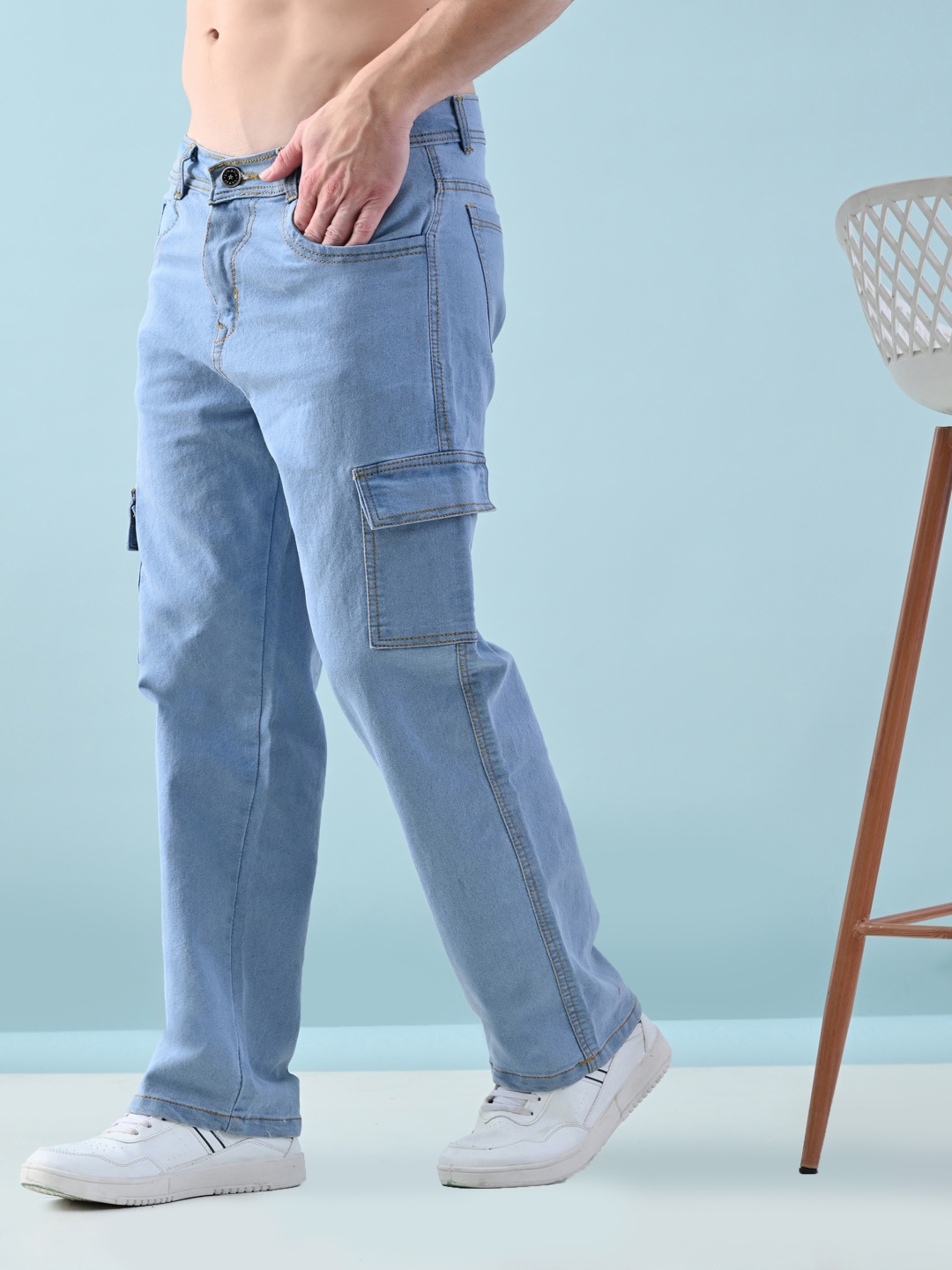 

Moda Rapido Men Classic Mildly Distressed Light Fade Jeans, Blue