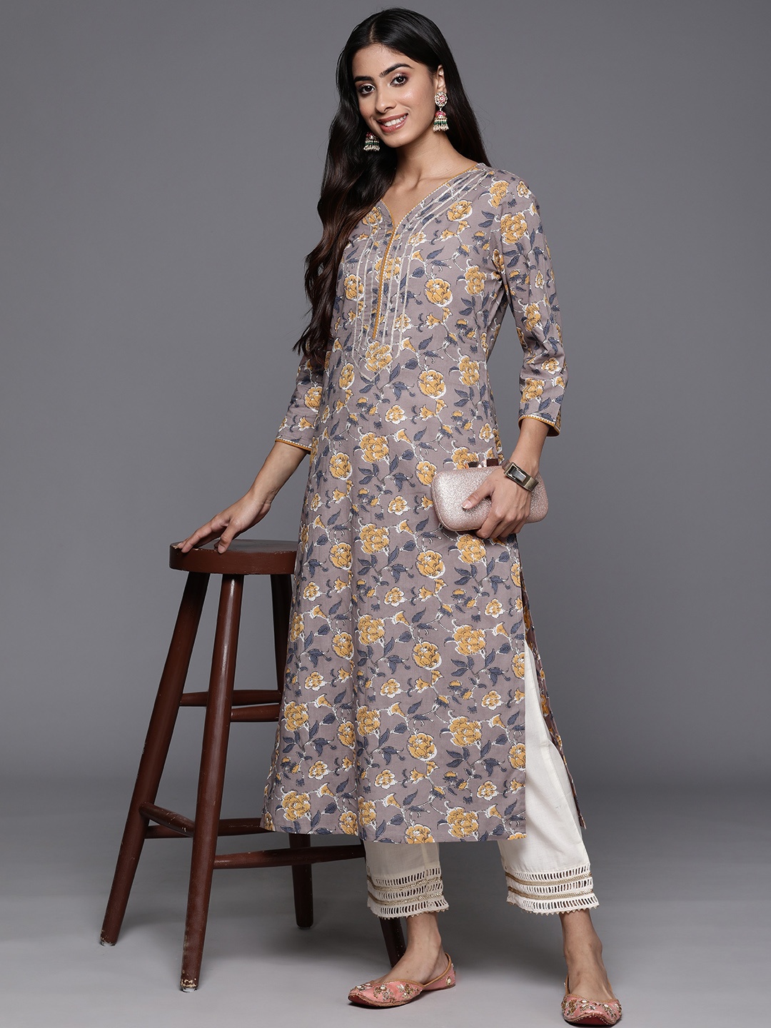 

KSUT Floral Printed Gotta Patti Cotton Straight Kurta, Mauve