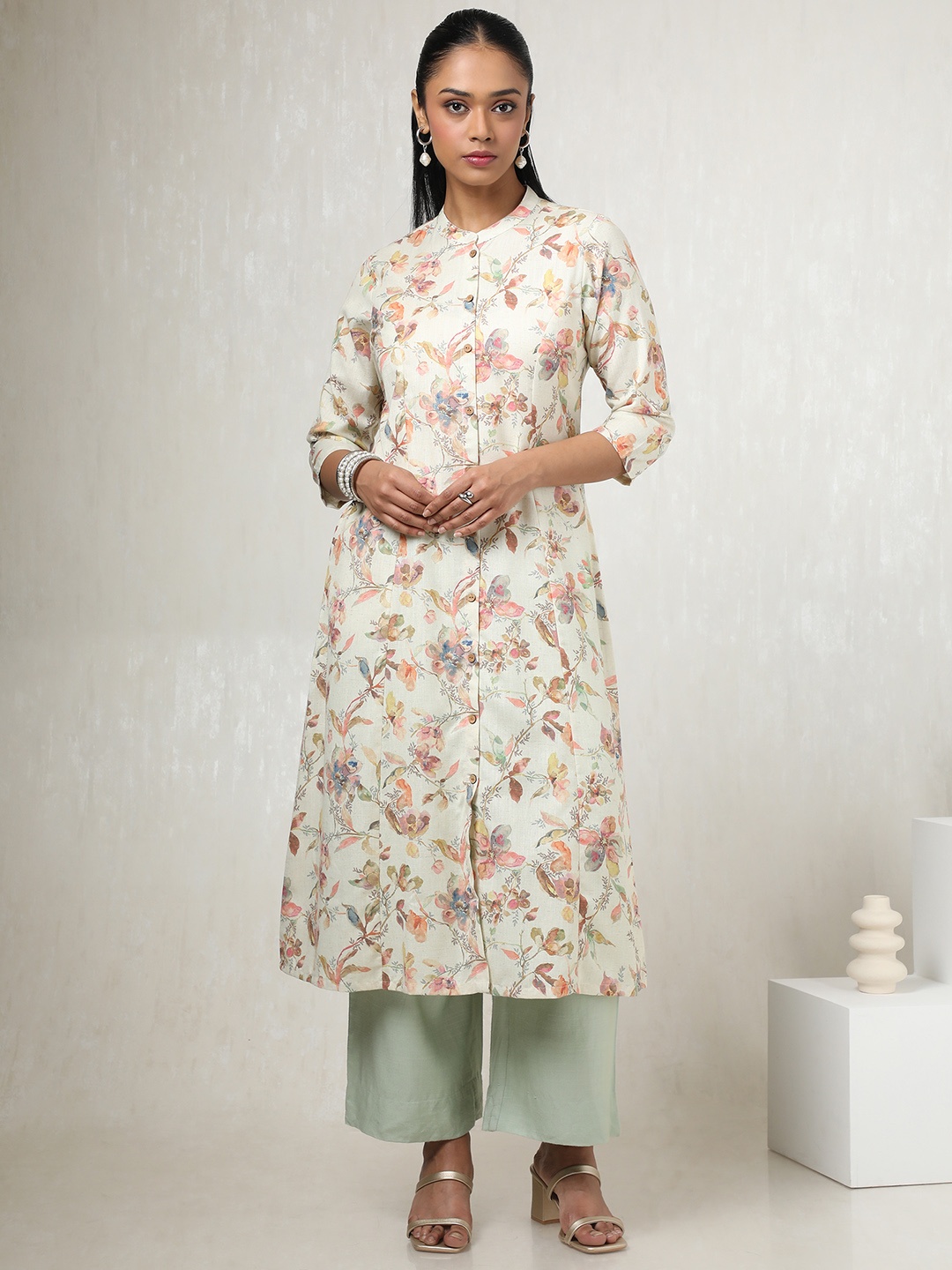 

Soch Floral Printed Mandarin Collar Straight Kurta, Cream