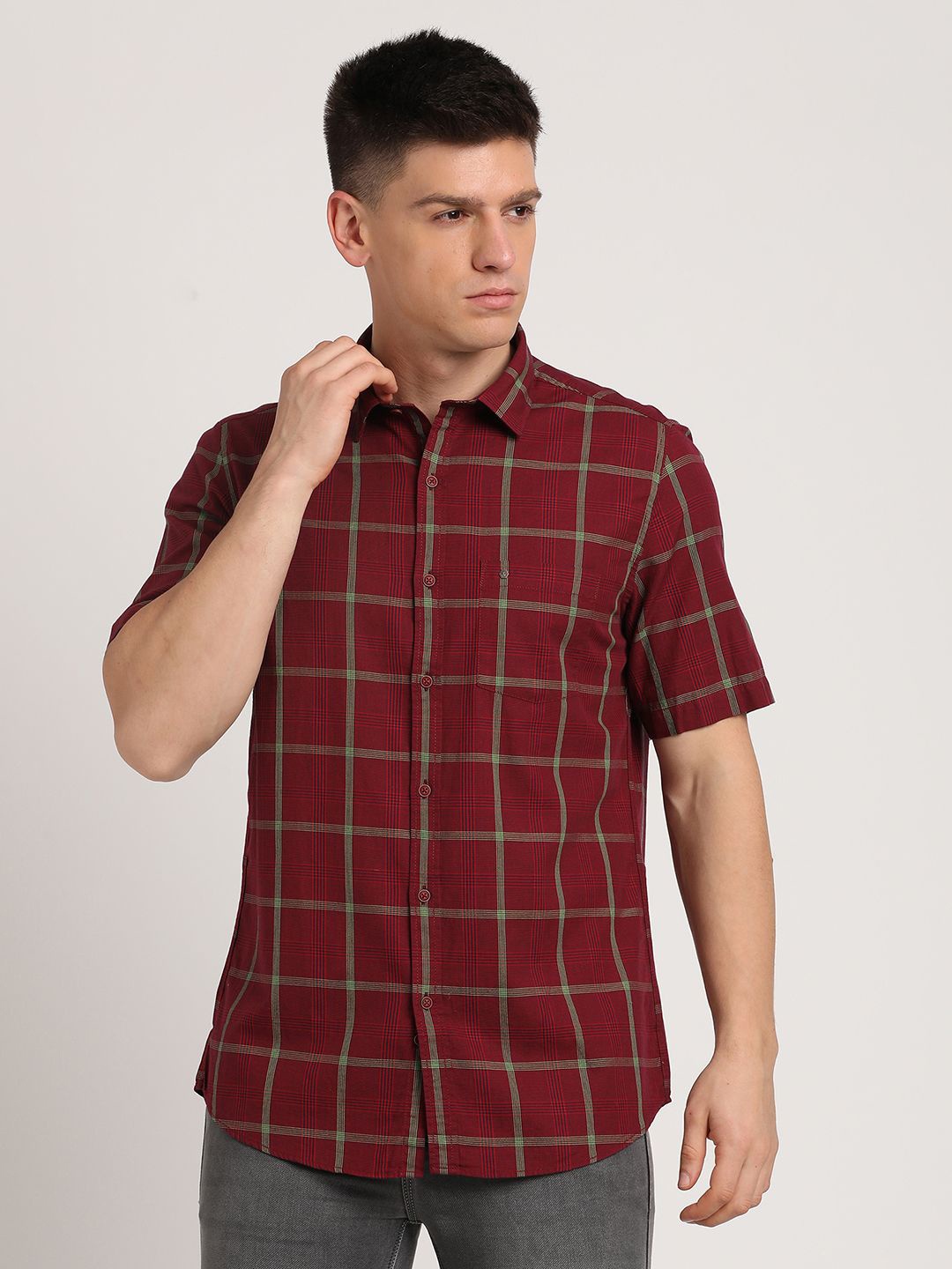 

Turtle Men Relaxed Slim Fit Windowpane Checks Opaque Checked Casual Shirt, Red