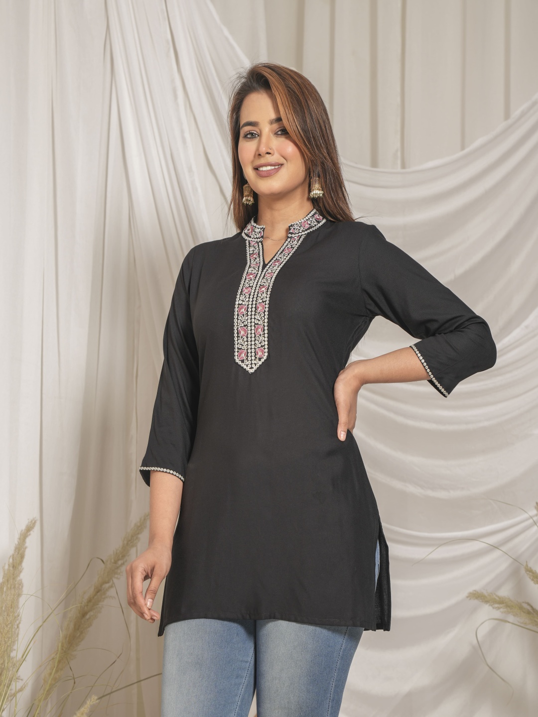 

WILL BOTTOM Floral Embroidered Mandarin Collar Straight Kurta, Black