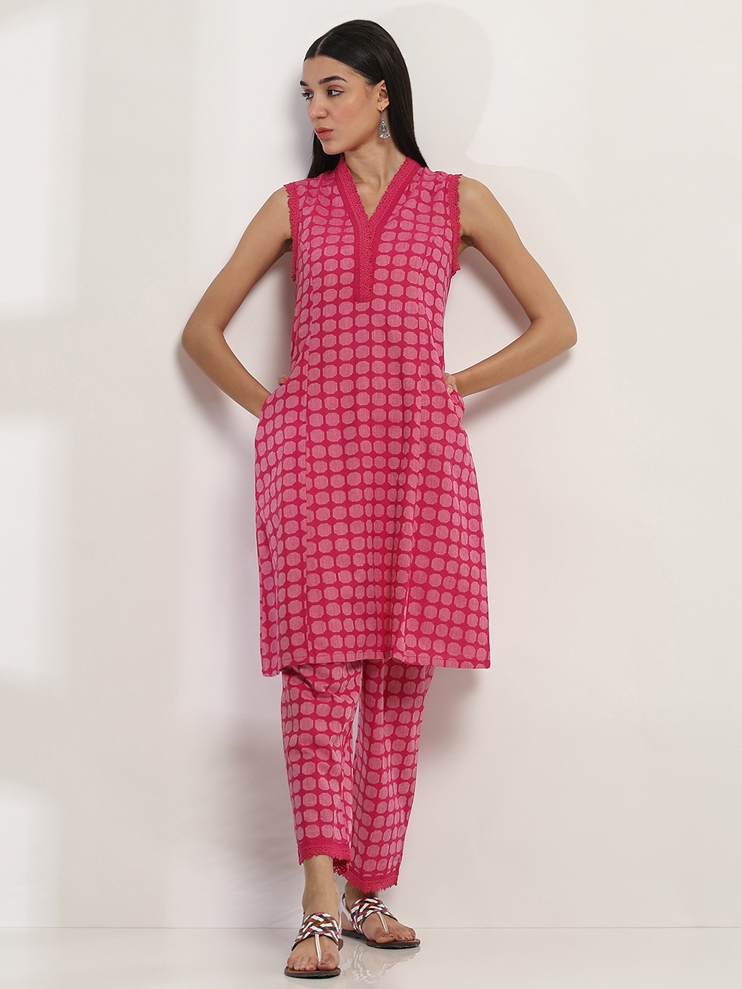 

Rangriti Women Floral Printed Regular Pure Cotton Kurta with Trousers, Pink