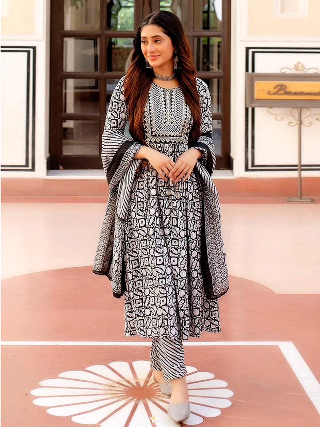 

Moda Rapido Women Printed Regular Kurta with Trousers & With Dupatta, Black
