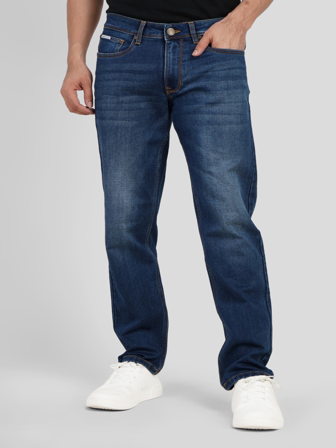 

Underrated Club Men Cotton Low-Rise Light Fade Tapered Fit Jeans, Blue