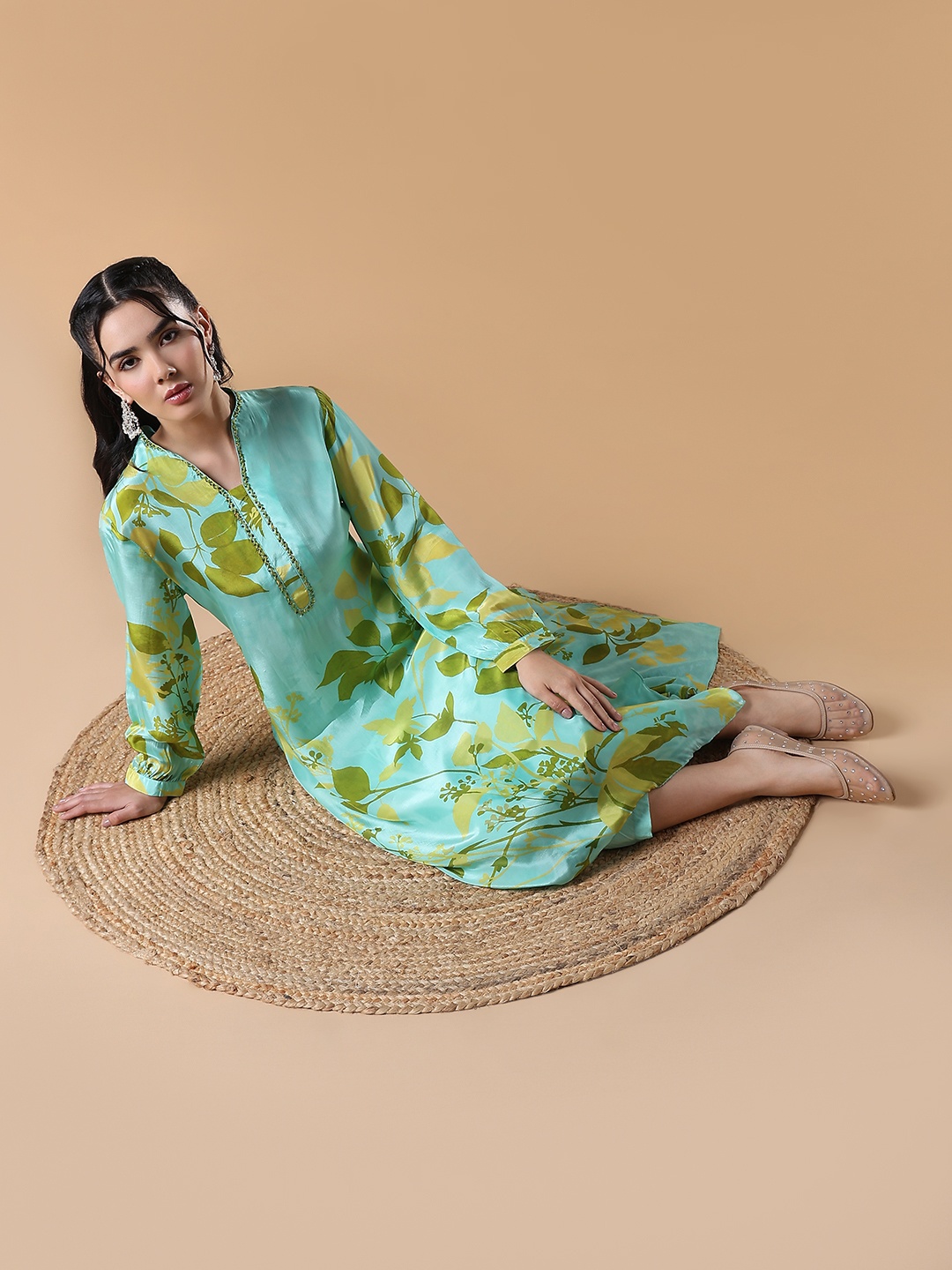 

SHOWOFF Women Floral Printed Regular Beads and Stones Kurta with Trousers, Green