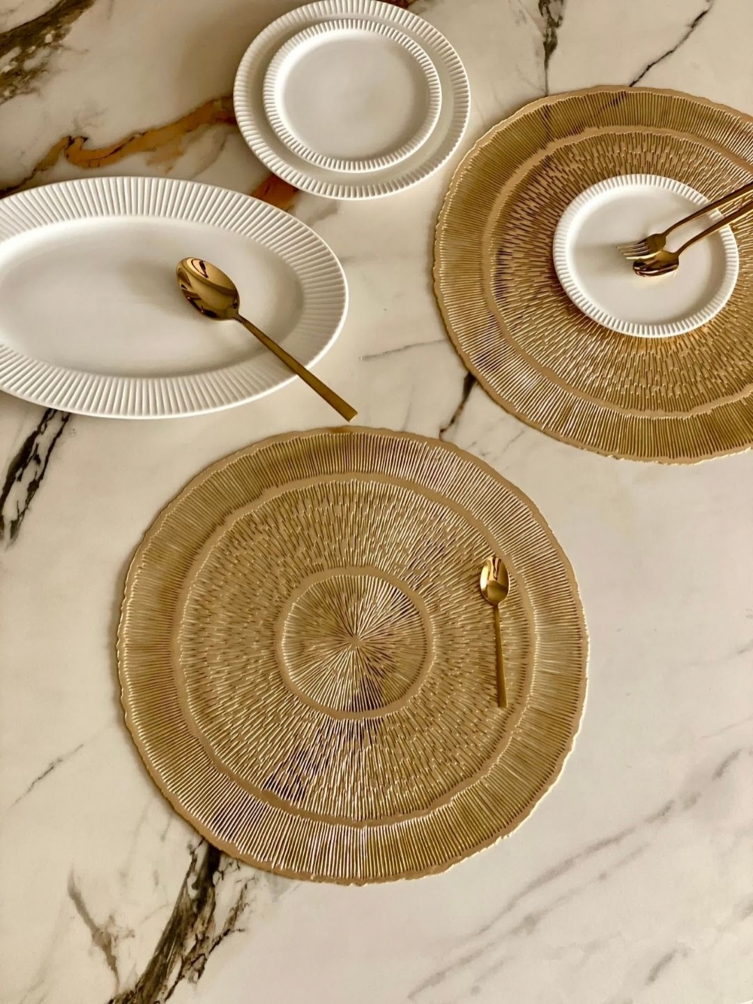 

Mason Home Charmed Gold-Toned 6 Pieces Textured Round Table Placemats