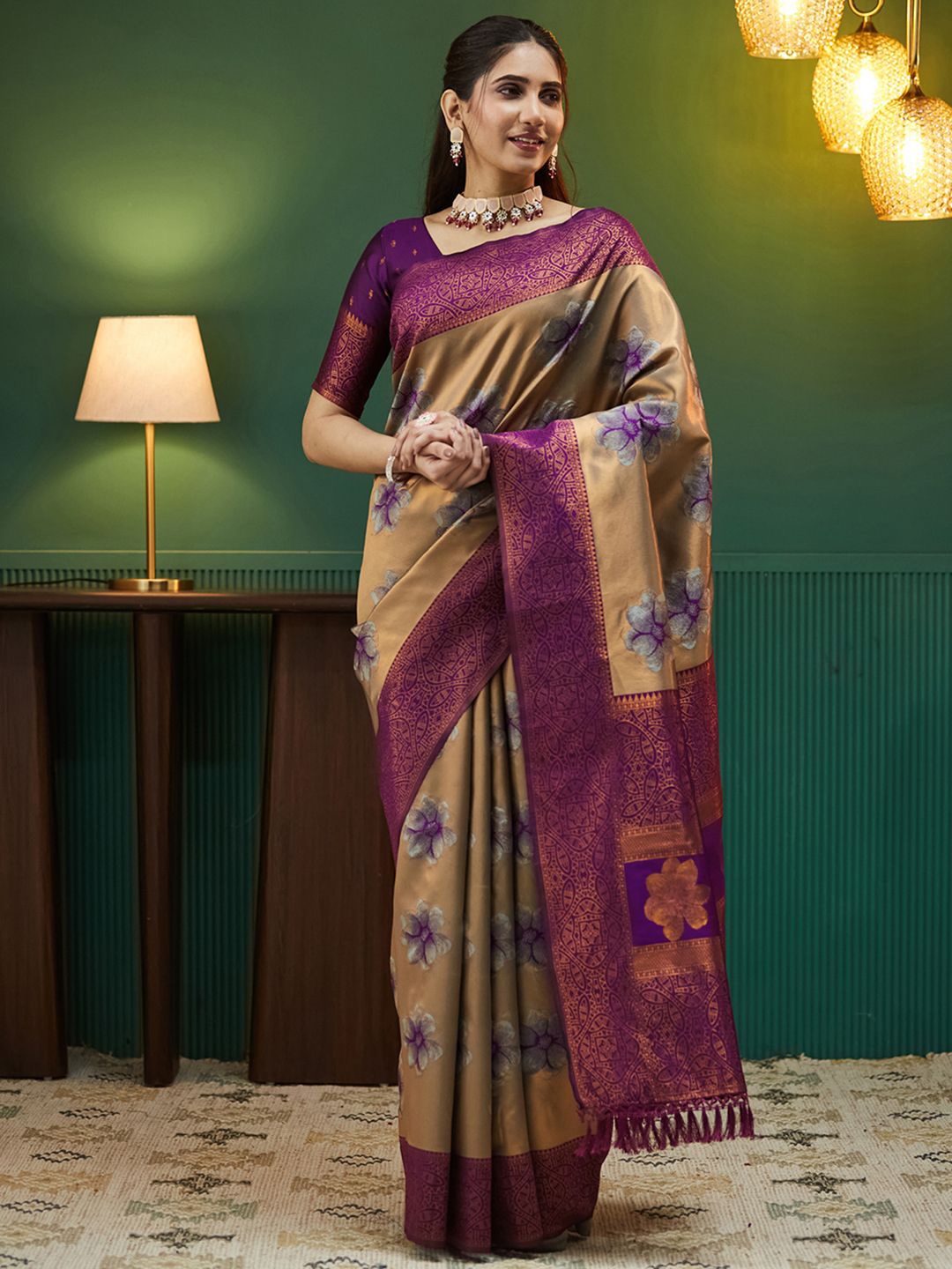 

Satrani Floral Zari Pure Silk Heavy Work Banarasi Saree, Purple