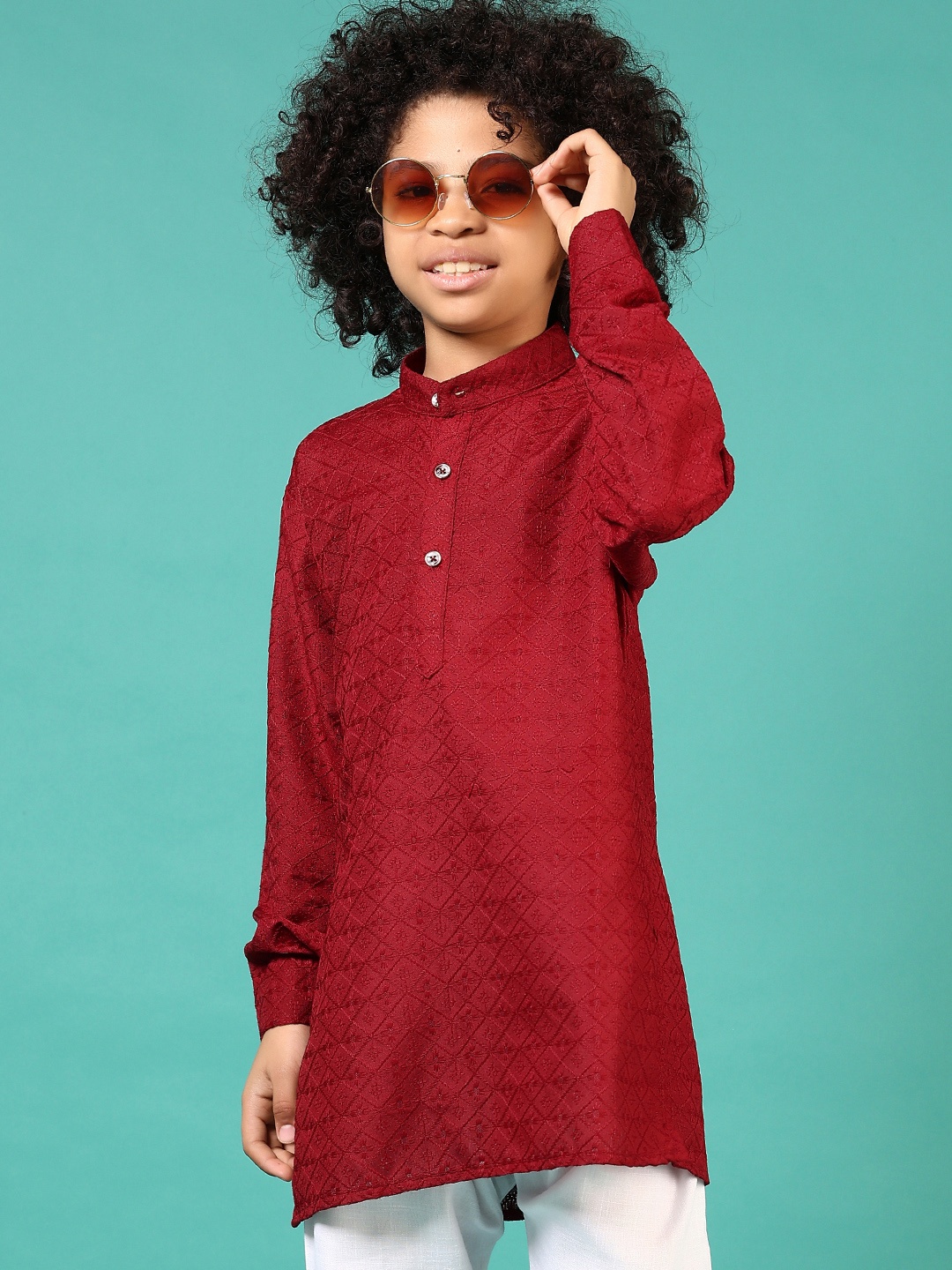 

V-Mart Boys Embroidered Regular Sequinned Kurta with Pyjamas, Maroon
