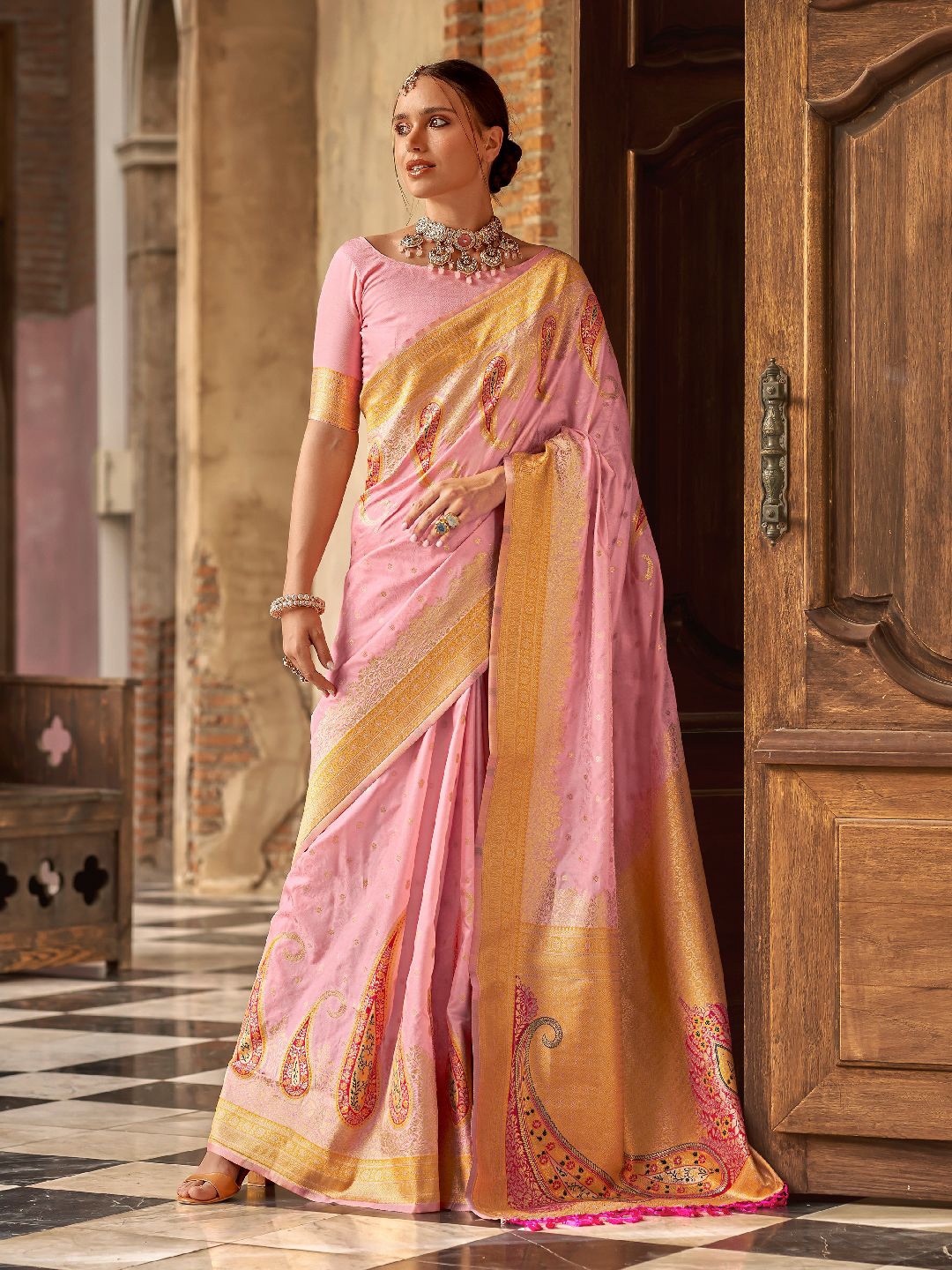 

DIVASTRI Woven Design Zari Silk Blend Designer Saree, Pink