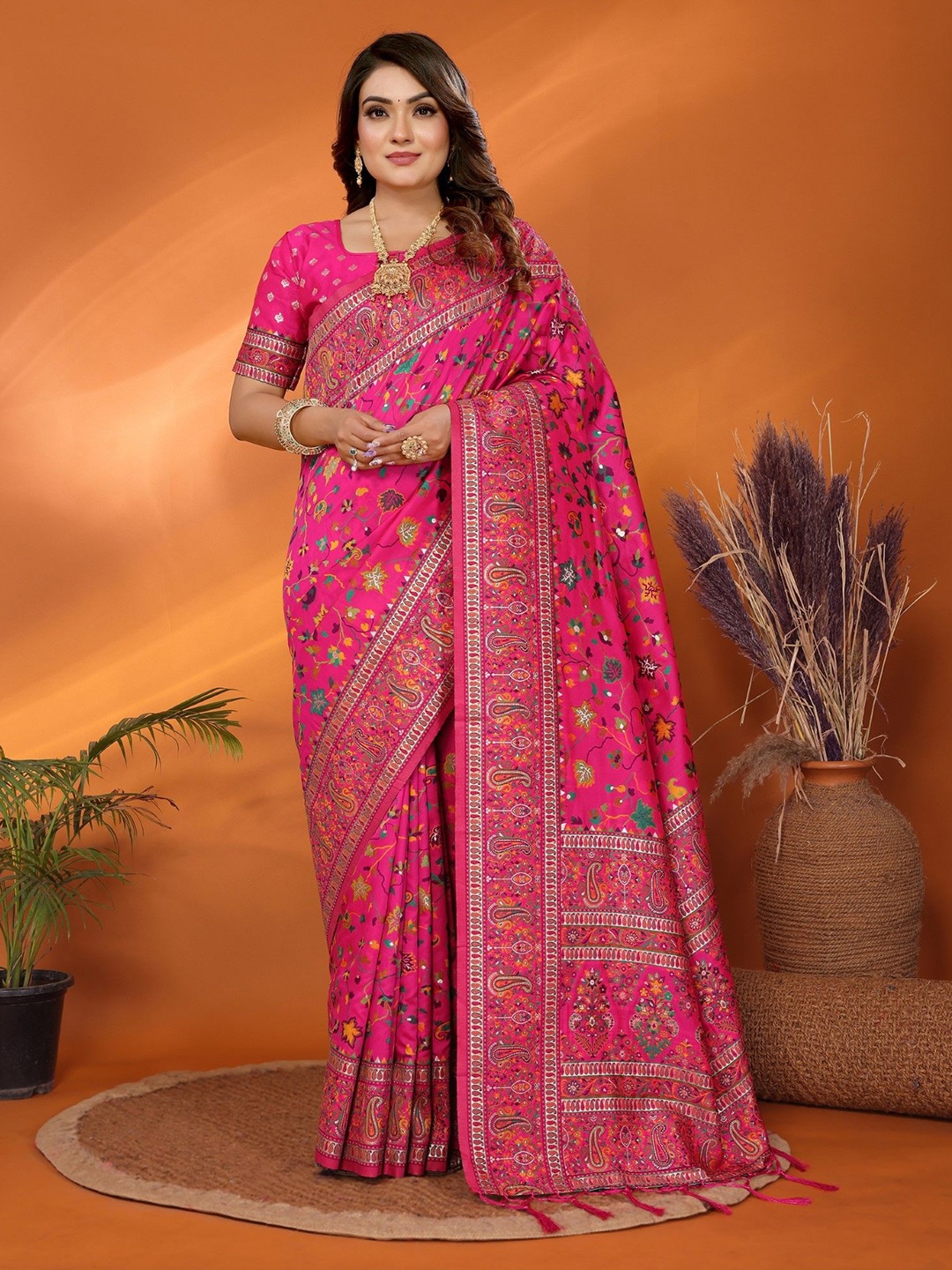 

Mitera Ethnic Motifs Silk Blend Saree, Pink