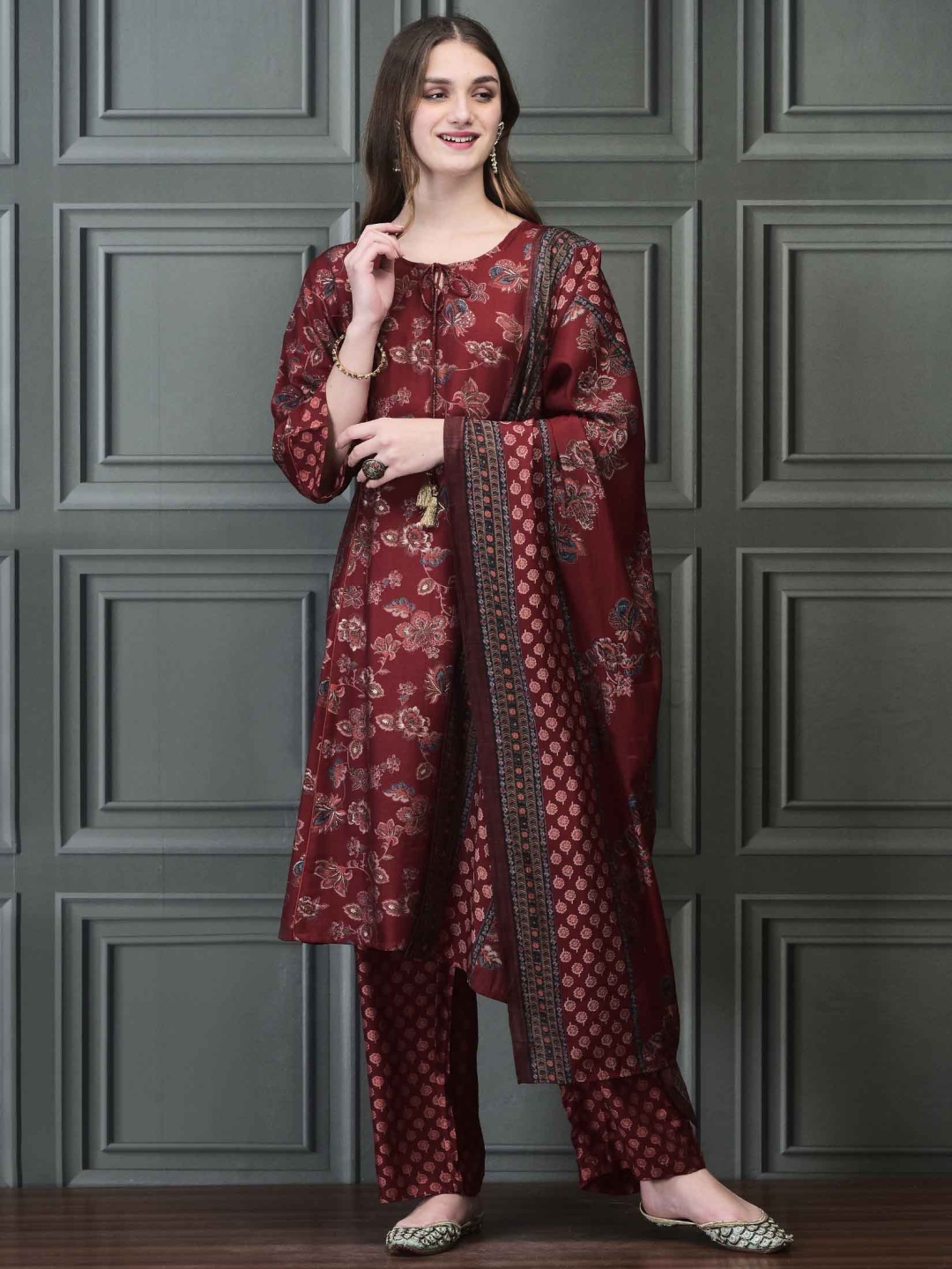 

Shree Women Floral Printed Regular Liva Kurta with Trousers & With Dupatta, Maroon