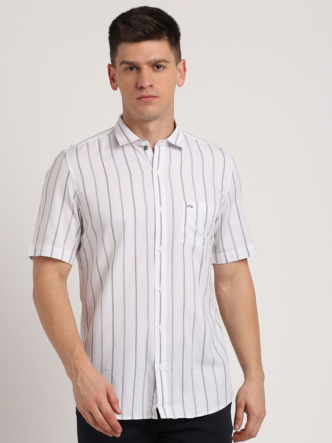 

Turtle Men Relaxed Slim Fit Opaque Striped Casual Shirt, White