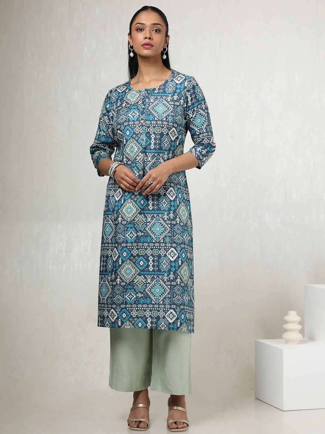 

Soch Ethnic Motifs Printed Round Neck Straight Kurta, Navy blue