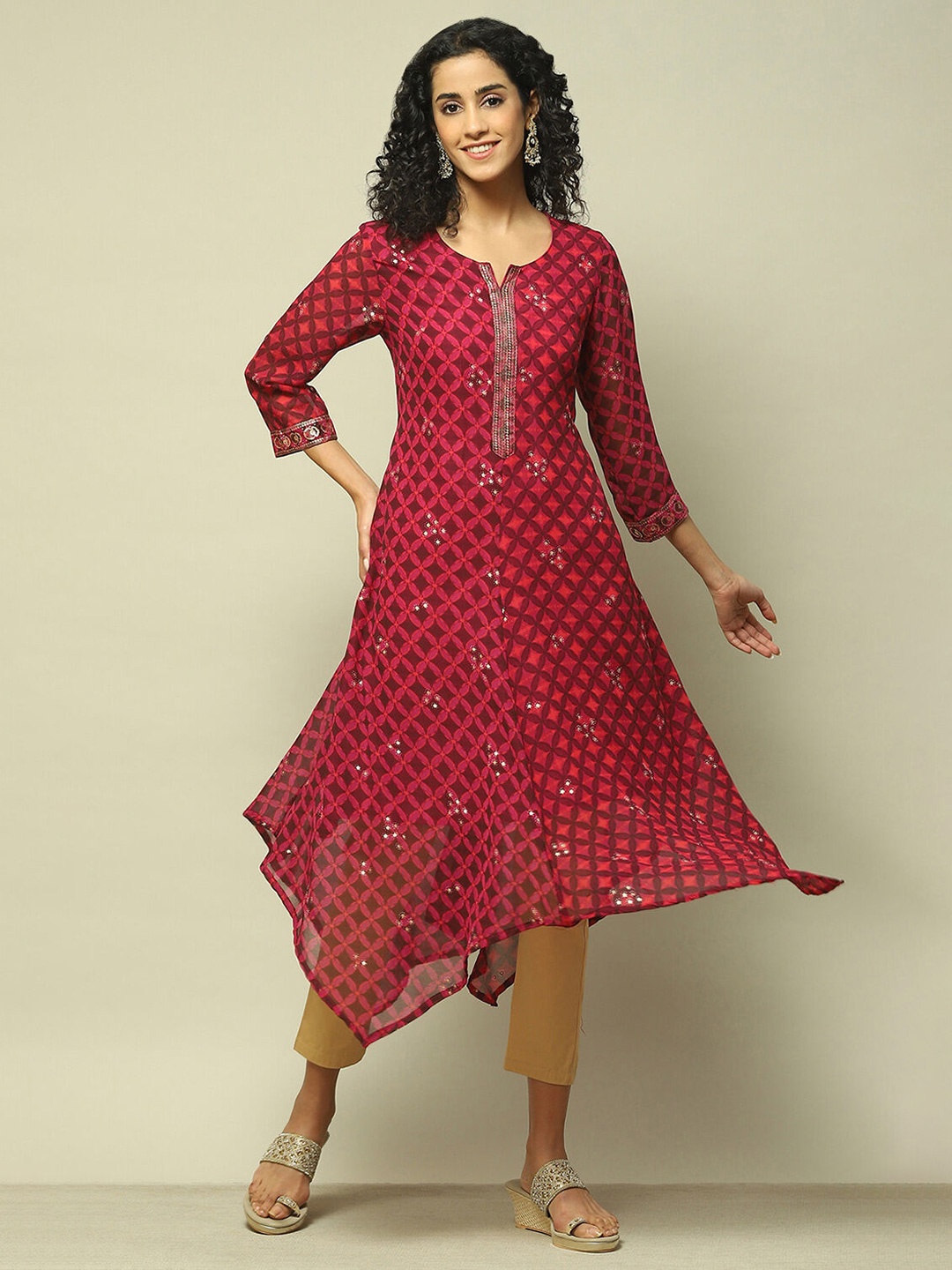 

Rangriti Geometric Printed Sequinned Notch Neck A-Line Kurta, Maroon