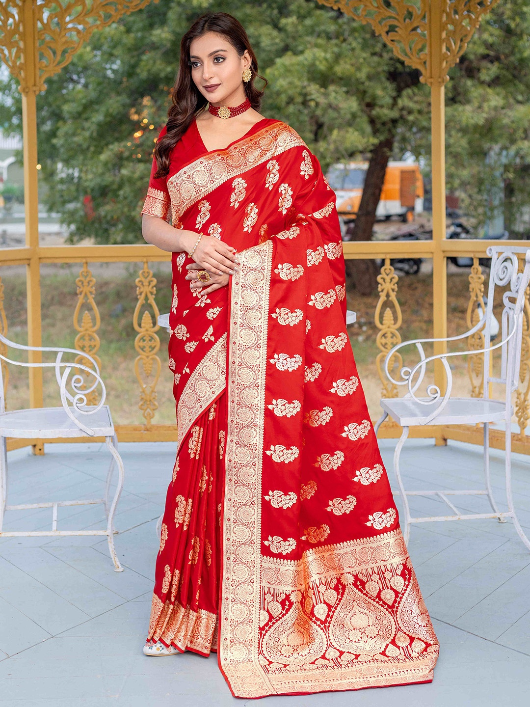 

DEVATITHI Red Banarasi Saree