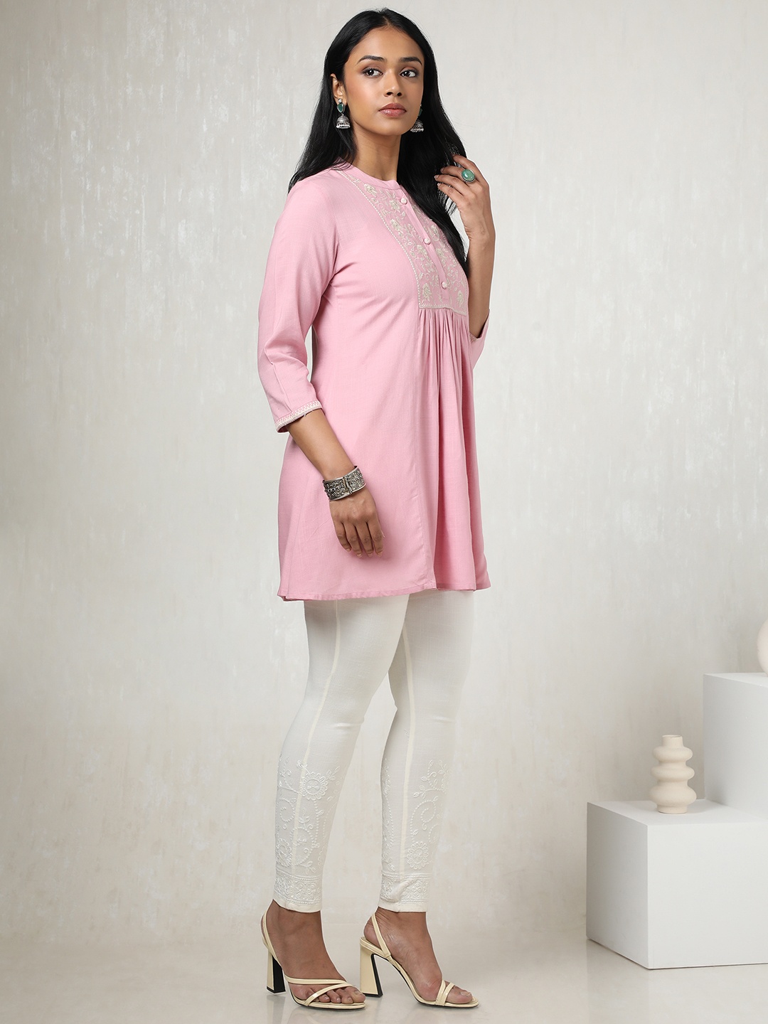

Soch Women Embroidered Trousers, Off white