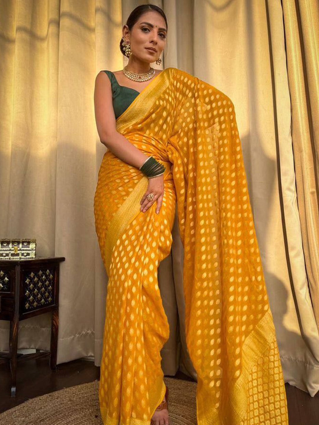 

VILLE FASHION Woven Design Zari Art Silk Kanjeevaram Saree, Yellow