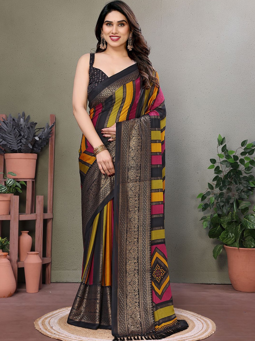 

DIVASTRI Striped Zari Poly Chiffon Saree, Black