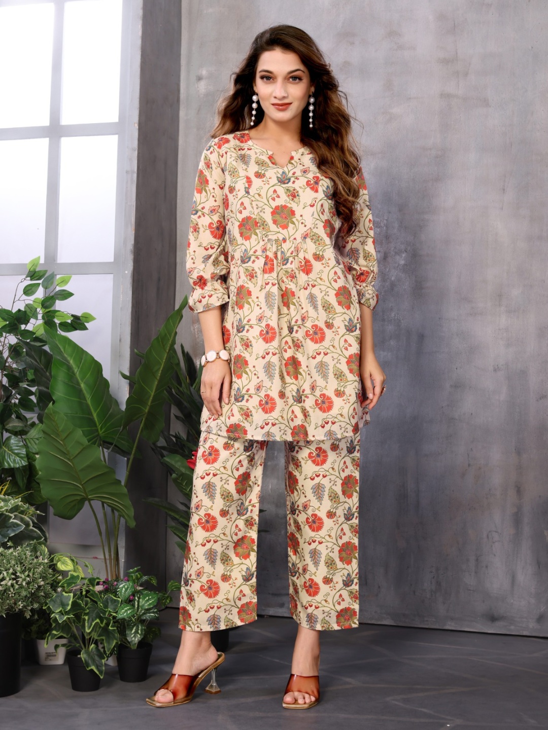 

SHISHKALA Floral Printed V Neck Tunic With Trousers, Cream