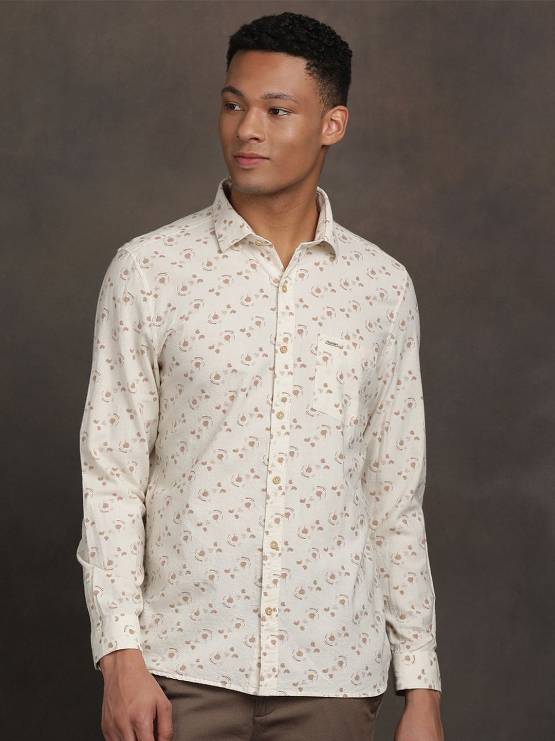 

Turtle Men Relaxed Slim Fit Floral Opaque Printed Casual Shirt, Beige